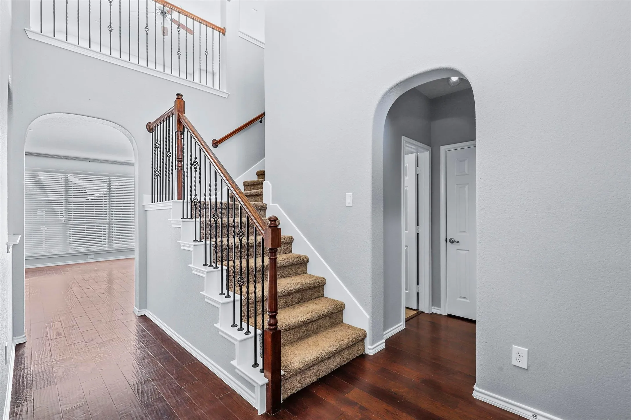 Single Family Residence For Rent in Tarrant County , 13229 Larks View Point, Fort Worth, Texas 76244, 4 Bedroom, 3 Bathroom, 2 Garage spaces, 2,439 Sqft, built in 2012, mls#21334124, Real Estate Agent in Fort Worth, Homes For Rent in Tarrant county, Homes For Rent in Fort Worth, Realtor in Fort Worth Texas, Real Estate Brokerage Independent Realty Texas, Luminita Cordes Realtor