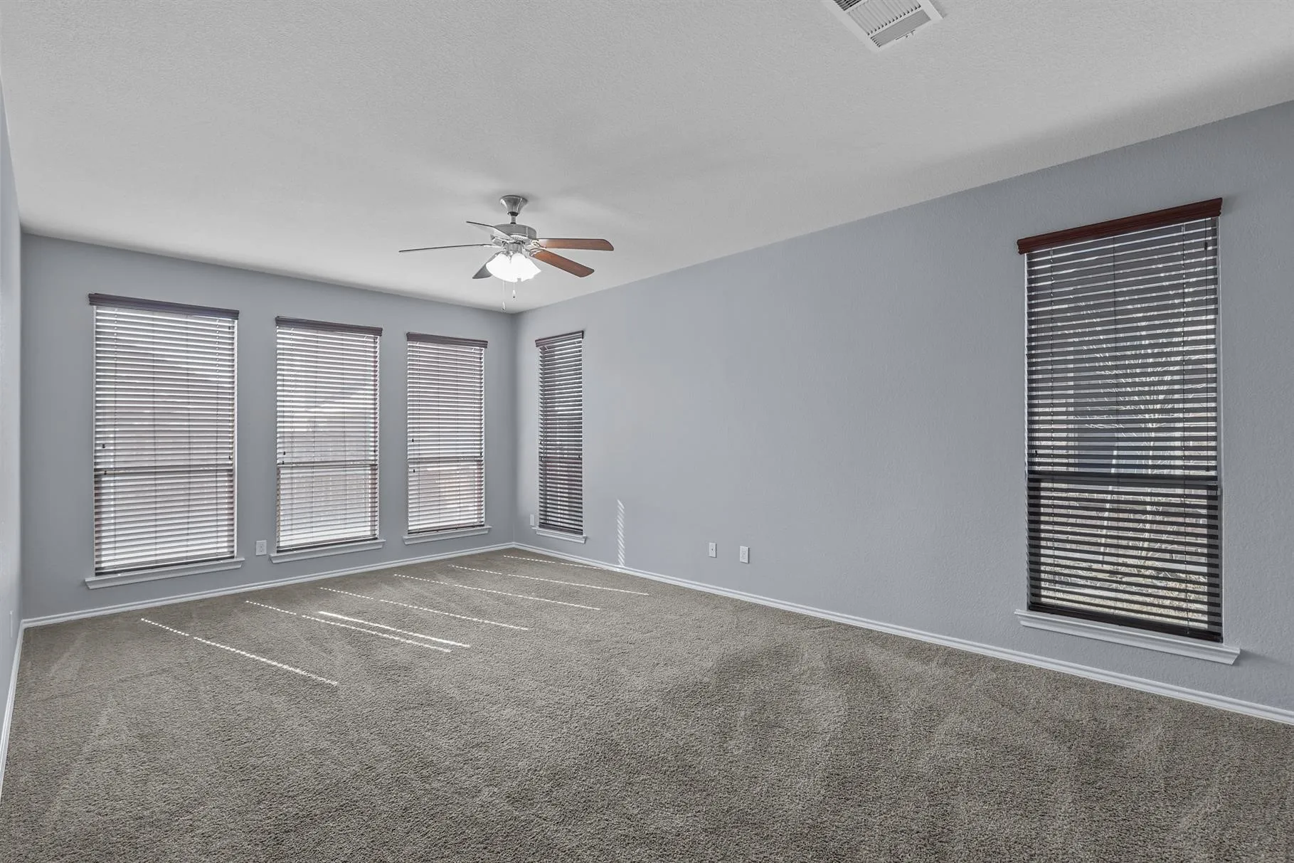 Single Family Residence For Rent in Tarrant County , 13229 Larks View Point, Fort Worth, Texas 76244, 4 Bedroom, 3 Bathroom, 2 Garage spaces, 2,439 Sqft, built in 2012, mls#21334124, Real Estate Agent in Fort Worth, Homes For Rent in Tarrant county, Homes For Rent in Fort Worth, Realtor in Fort Worth Texas, Real Estate Brokerage Independent Realty Texas, Luminita Cordes Realtor