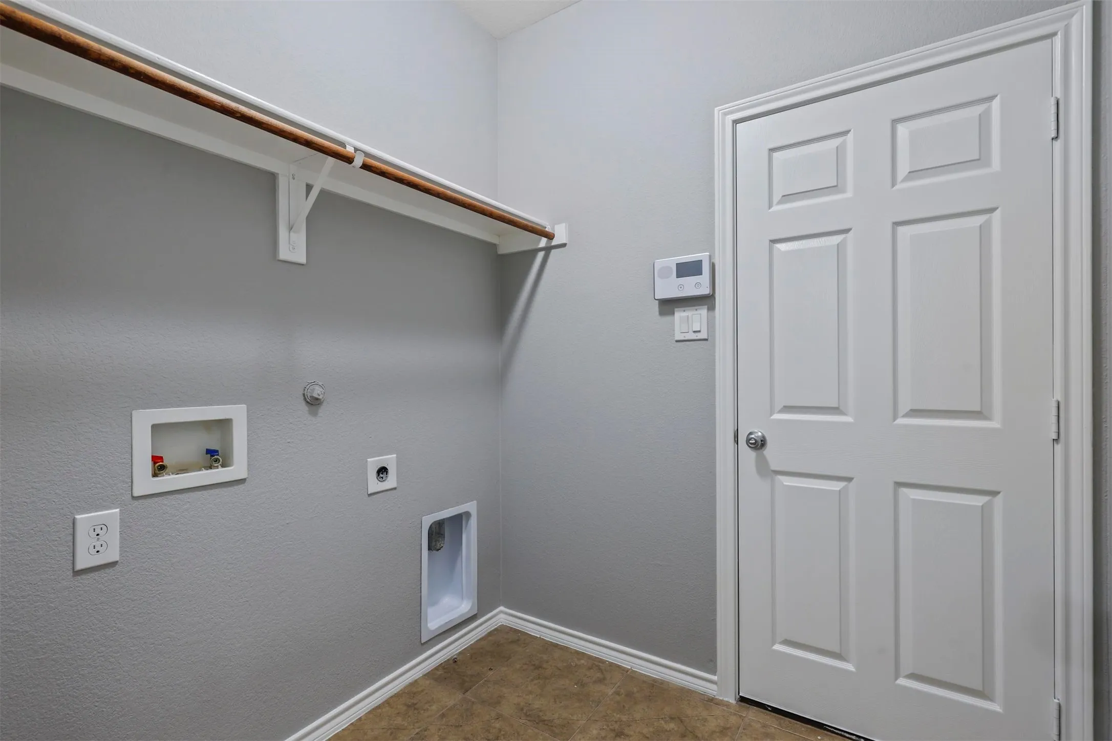 Single Family Residence For Rent in Tarrant County , 13229 Larks View Point, Fort Worth, Texas 76244, 4 Bedroom, 3 Bathroom, 2 Garage spaces, 2,439 Sqft, built in 2012, mls#21334124, Real Estate Agent in Fort Worth, Homes For Rent in Tarrant county, Homes For Rent in Fort Worth, Realtor in Fort Worth Texas, Real Estate Brokerage Independent Realty Texas, Luminita Cordes Realtor
