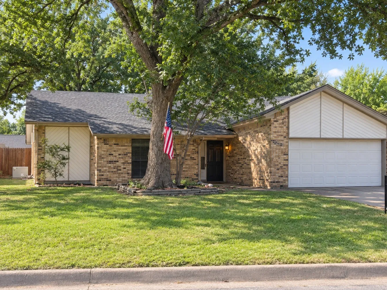 Single Family Residence For Sale in Tarrant County , 3410 Sheridan Court, Arlington, Texas 76017, 3 Bedroom, 2 Bathroom, 2 Garage spaces, 1,740 Sqft, built in 1980, mls#21320116, Real Estate Agent in Arlington, Homes For Sale in Tarrant county, Homes For Sale in Arlington, Realtor in Arlington Texas, Real Estate Brokerage Independent Realty Texas, Luminita Cordes Realtor