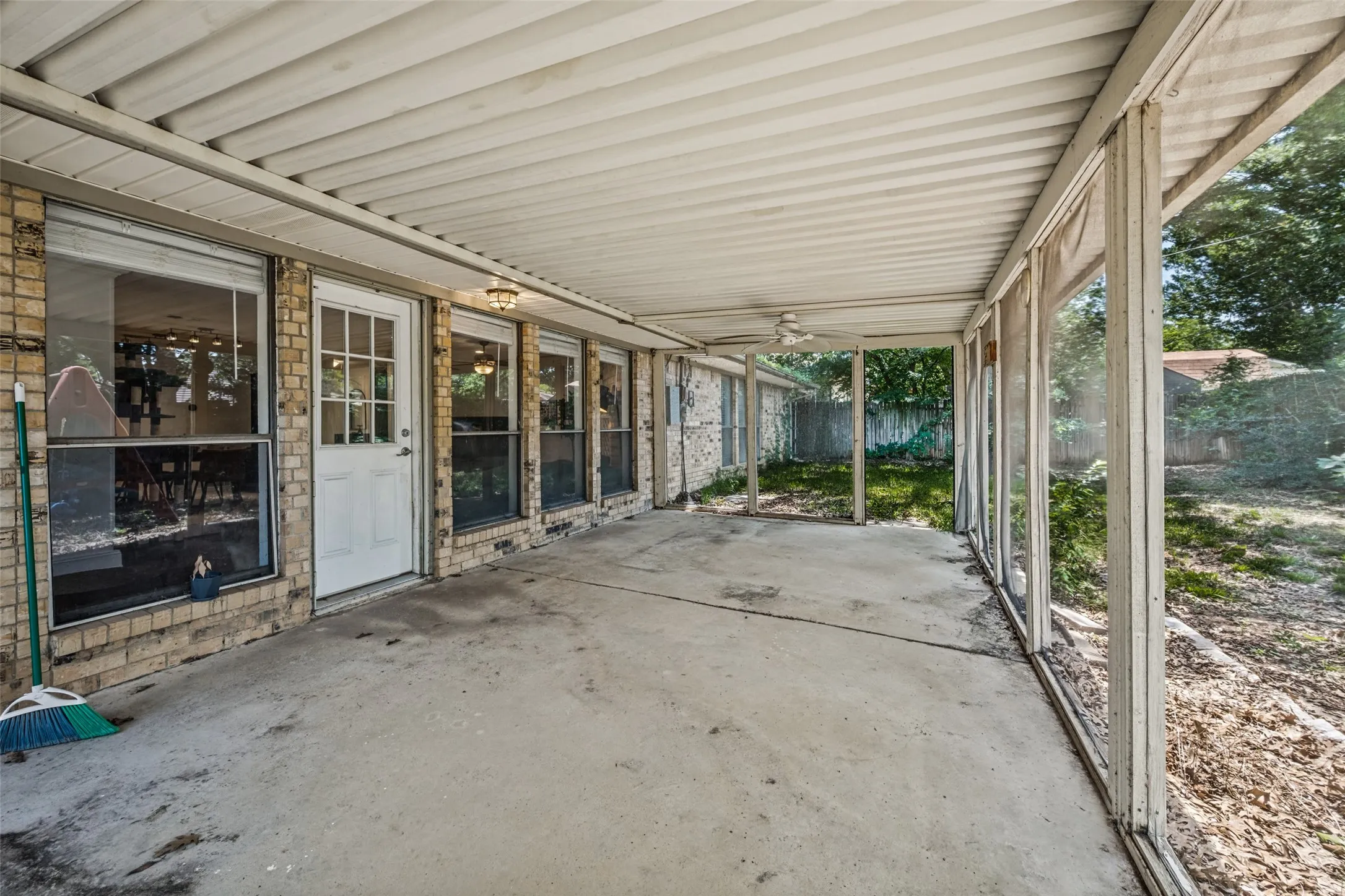 Single Family Residence For Sale in Tarrant County , 3410 Sheridan Court, Arlington, Texas 76017, 3 Bedroom, 2 Bathroom, 2 Garage spaces, 1,740 Sqft, built in 1980, mls#21320116, Real Estate Agent in Arlington, Homes For Sale in Tarrant county, Homes For Sale in Arlington, Realtor in Arlington Texas, Real Estate Brokerage Independent Realty Texas, Luminita Cordes Realtor