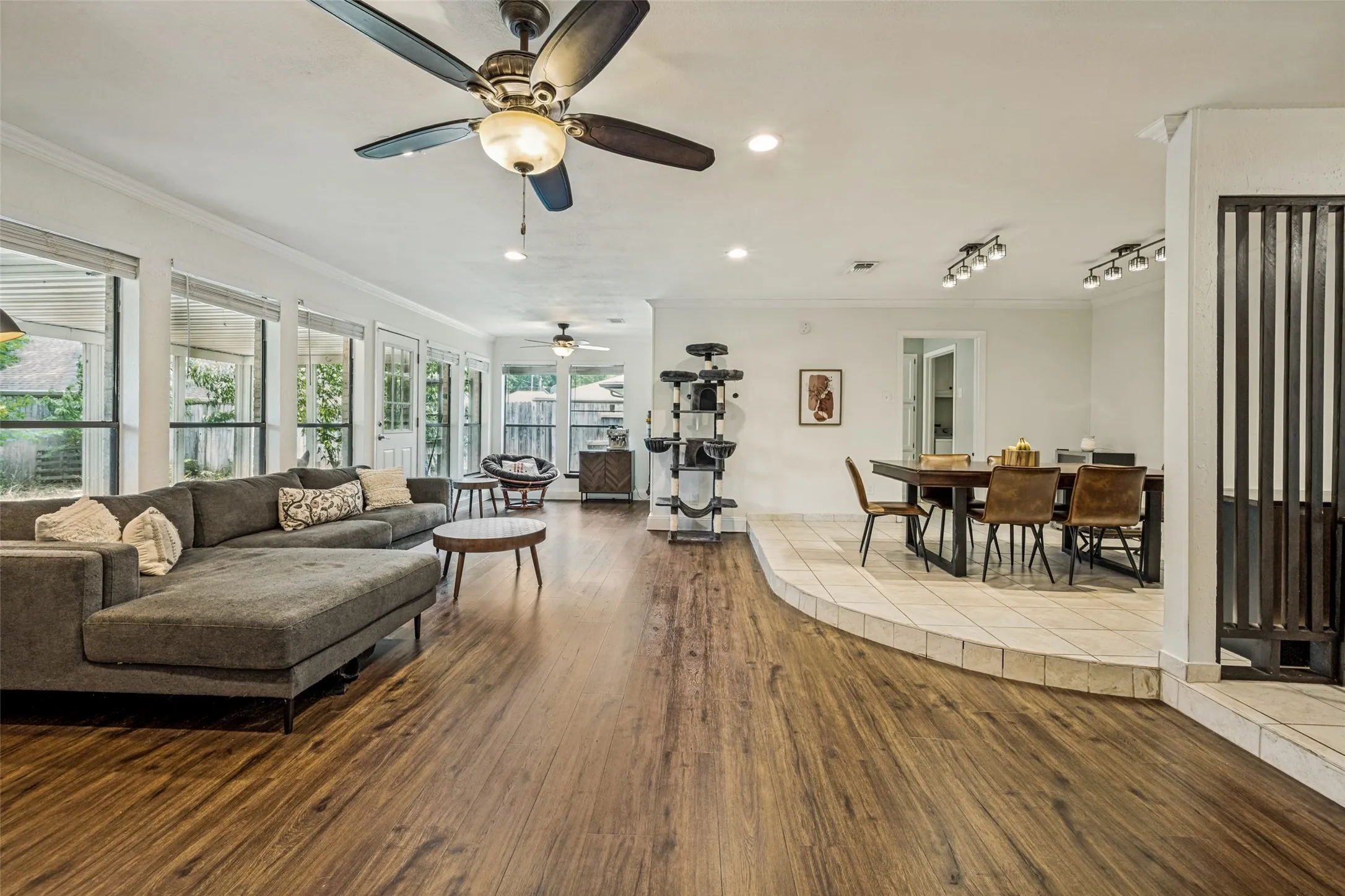 Single Family Residence For Sale in Tarrant County , 3410 Sheridan Court, Arlington, Texas 76017, 3 Bedroom, 2 Bathroom, 2 Garage spaces, 1,740 Sqft, built in 1980, mls#21320116, Real Estate Agent in Arlington, Homes For Sale in Tarrant county, Homes For Sale in Arlington, Realtor in Arlington Texas, Real Estate Brokerage Independent Realty Texas, Luminita Cordes Realtor