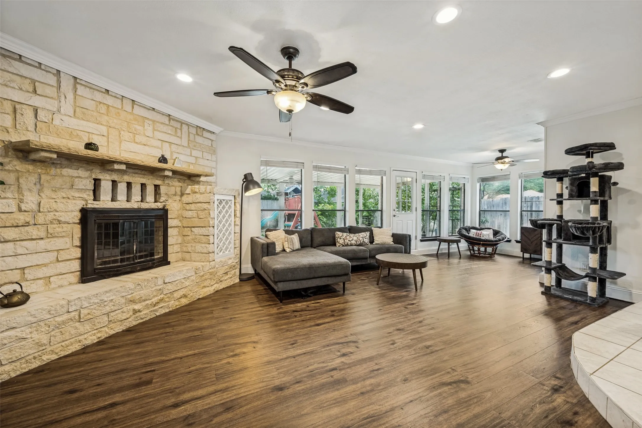 Single Family Residence For Sale in Tarrant County , 3410 Sheridan Court, Arlington, Texas 76017, 3 Bedroom, 2 Bathroom, 2 Garage spaces, 1,740 Sqft, built in 1980, mls#21320116, Real Estate Agent in Arlington, Homes For Sale in Tarrant county, Homes For Sale in Arlington, Realtor in Arlington Texas, Real Estate Brokerage Independent Realty Texas, Luminita Cordes Realtor