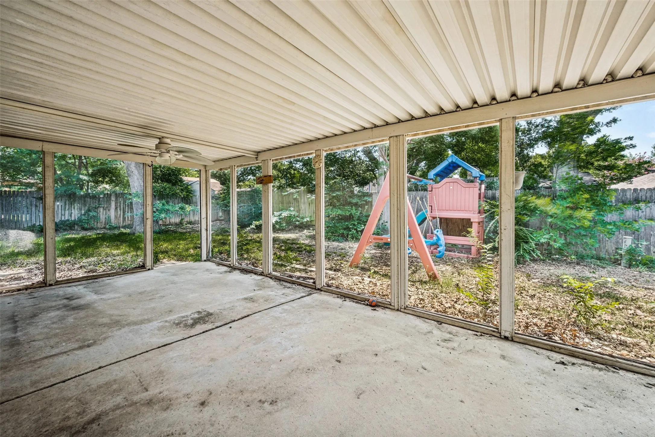 Single Family Residence For Sale in Tarrant County , 3410 Sheridan Court, Arlington, Texas 76017, 3 Bedroom, 2 Bathroom, 2 Garage spaces, 1,740 Sqft, built in 1980, mls#21320116, Real Estate Agent in Arlington, Homes For Sale in Tarrant county, Homes For Sale in Arlington, Realtor in Arlington Texas, Real Estate Brokerage Independent Realty Texas, Luminita Cordes Realtor