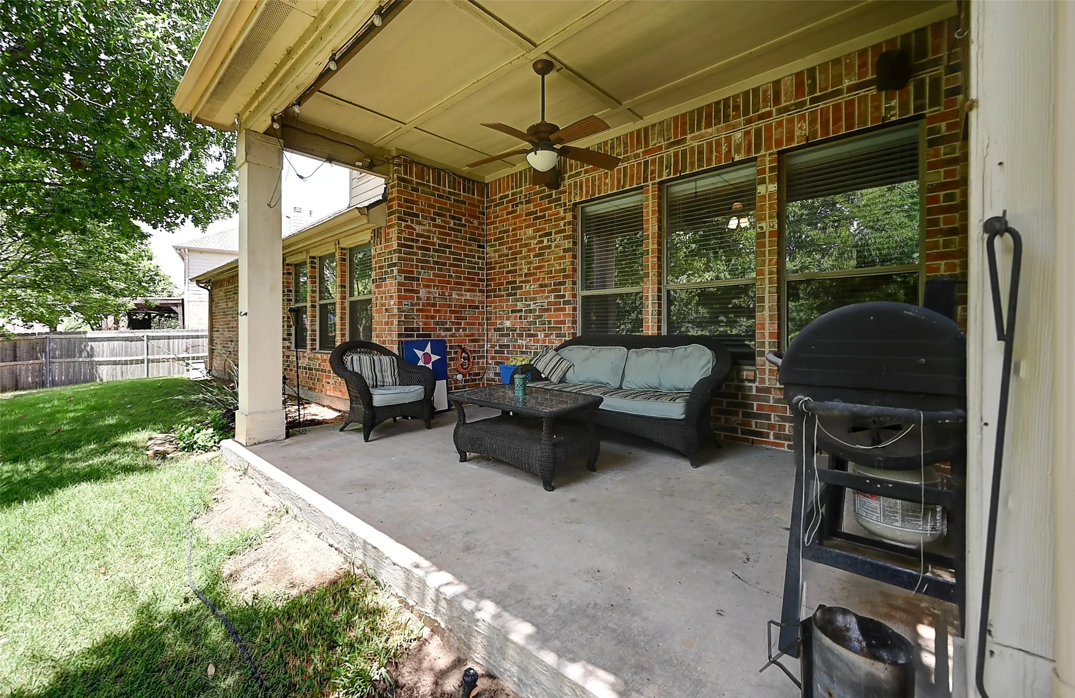 Single Family Residence For Sale in Rockwall County , 386 Phillips Court, Fate, Texas 75087, 4 Bedroom, 3 Bathroom, 2 Garage spaces, 2,754 Sqft, built in 2005, mls#21330419, Real Estate Agent in Fate, Homes For Sale in Rockwall county, Homes For Sale in Fate, Realtor in Fate Texas, Real Estate Brokerage Independent Realty Texas, Luminita Cordes Realtor