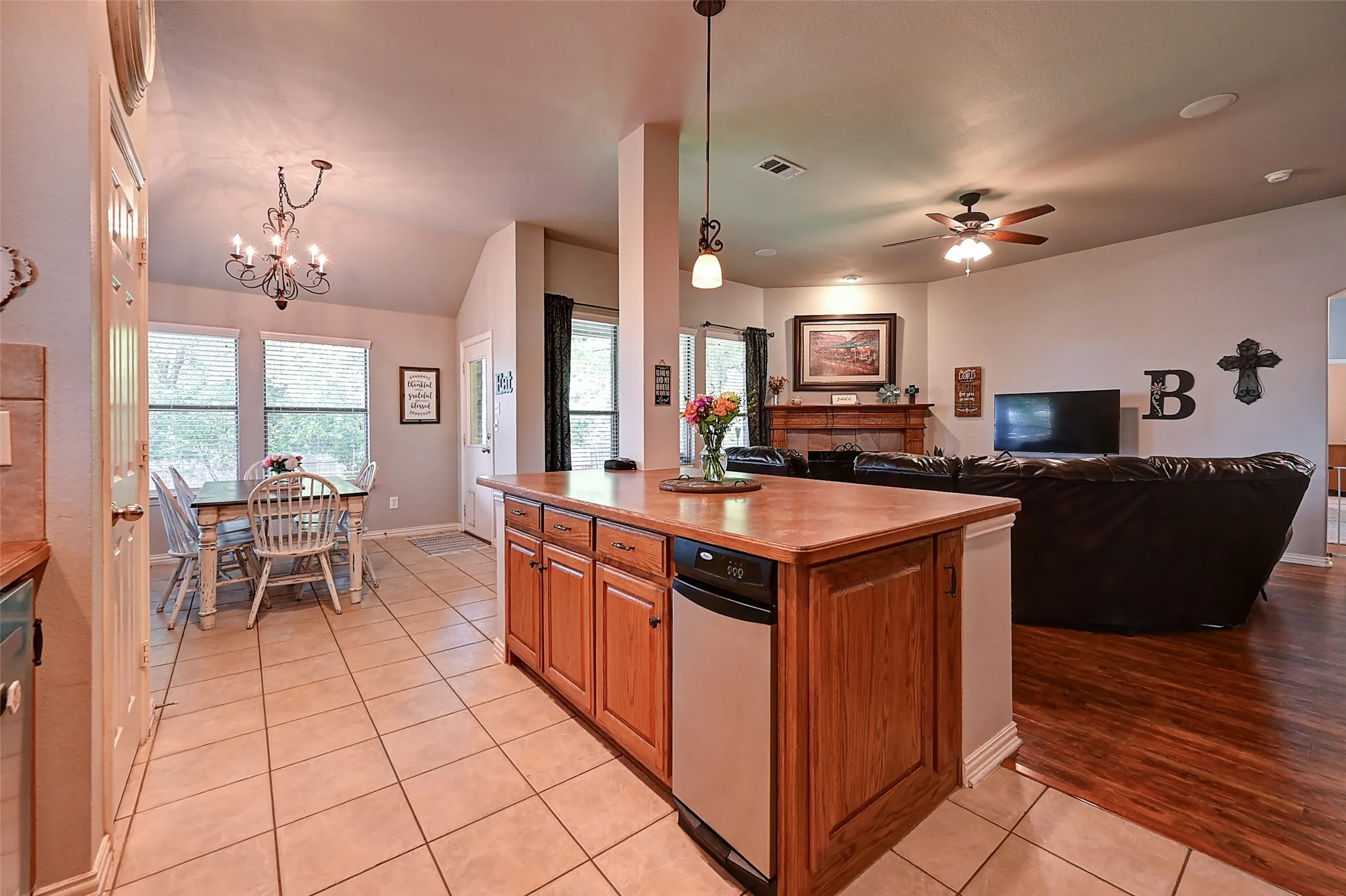 Single Family Residence For Sale in Rockwall County , 386 Phillips Court, Fate, Texas 75087, 4 Bedroom, 3 Bathroom, 2 Garage spaces, 2,754 Sqft, built in 2005, mls#21330419, Real Estate Agent in Fate, Homes For Sale in Rockwall county, Homes For Sale in Fate, Realtor in Fate Texas, Real Estate Brokerage Independent Realty Texas, Luminita Cordes Realtor