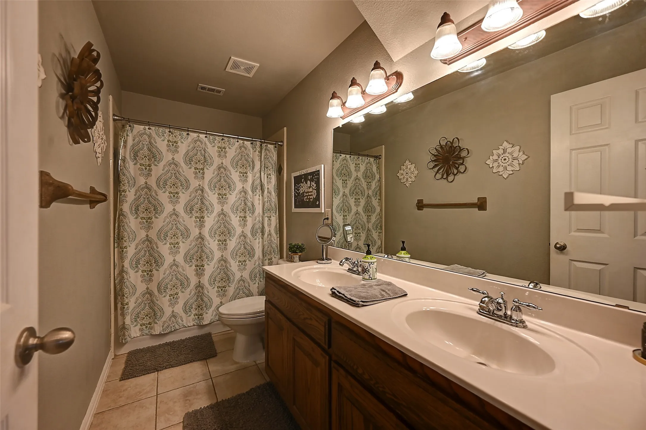 Single Family Residence For Sale in Rockwall County , 386 Phillips Court, Fate, Texas 75087, 4 Bedroom, 3 Bathroom, 2 Garage spaces, 2,754 Sqft, built in 2005, mls#21330419, Real Estate Agent in Fate, Homes For Sale in Rockwall county, Homes For Sale in Fate, Realtor in Fate Texas, Real Estate Brokerage Independent Realty Texas, Luminita Cordes Realtor