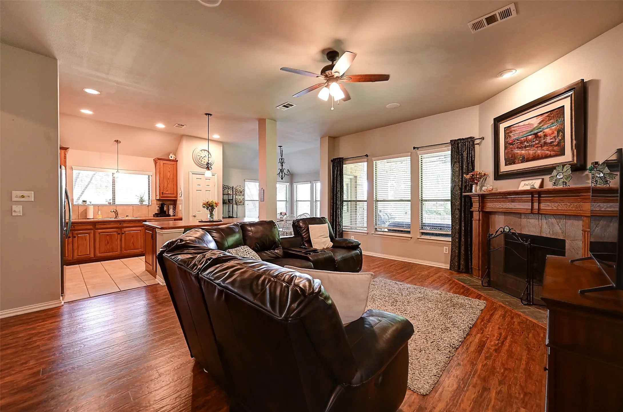 Single Family Residence For Sale in Rockwall County , 386 Phillips Court, Fate, Texas 75087, 4 Bedroom, 3 Bathroom, 2 Garage spaces, 2,754 Sqft, built in 2005, mls#21330419, Real Estate Agent in Fate, Homes For Sale in Rockwall county, Homes For Sale in Fate, Realtor in Fate Texas, Real Estate Brokerage Independent Realty Texas, Luminita Cordes Realtor