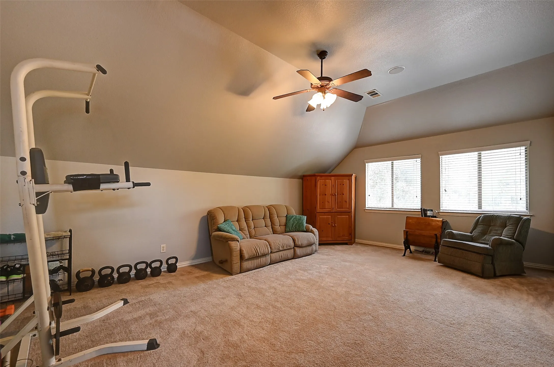 Single Family Residence For Sale in Rockwall County , 386 Phillips Court, Fate, Texas 75087, 4 Bedroom, 3 Bathroom, 2 Garage spaces, 2,754 Sqft, built in 2005, mls#21330419, Real Estate Agent in Fate, Homes For Sale in Rockwall county, Homes For Sale in Fate, Realtor in Fate Texas, Real Estate Brokerage Independent Realty Texas, Luminita Cordes Realtor
