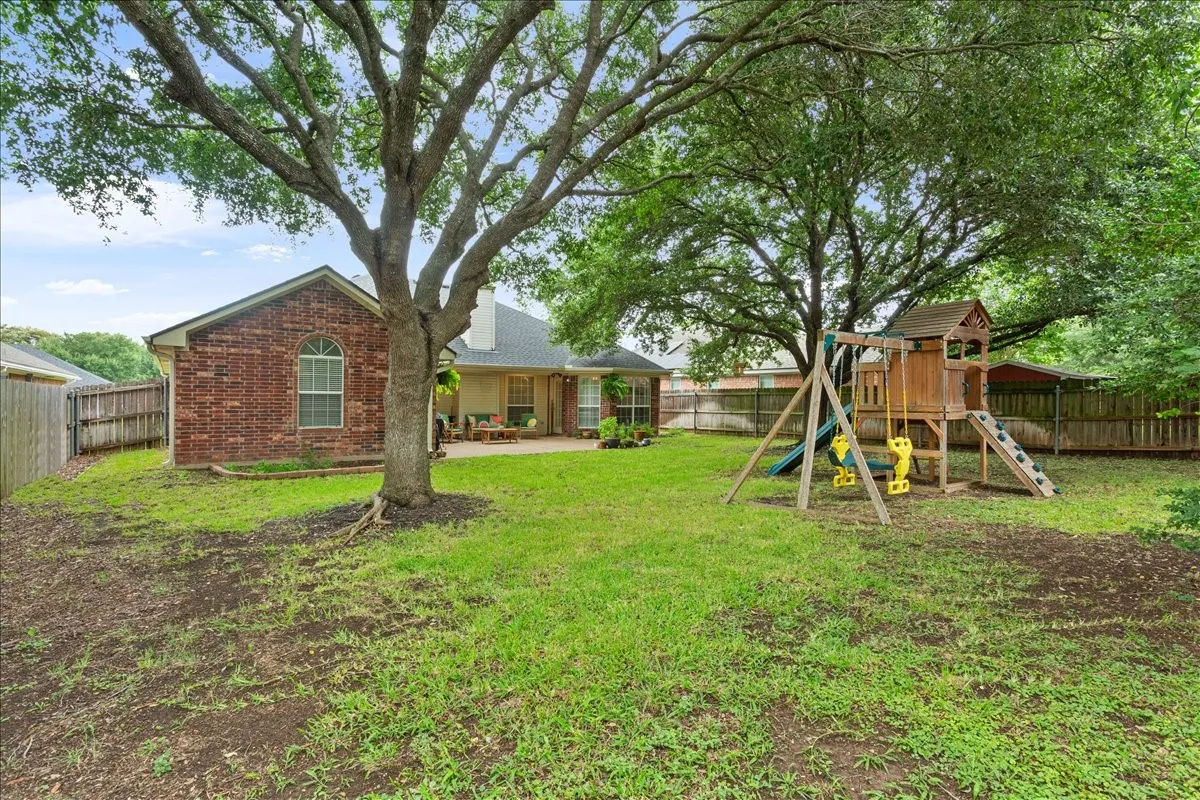 Single Family Residence For Sale in Mc Lennan County , 10308 Eagle Mountain Drive, Waco, Texas 76712, 3 Bedroom, 2 Bathroom, 2 Garage spaces, 1,753 Sqft, built in 1999, mls#21334044, Real Estate Agent in Waco, Homes For Sale in Mc Lennan county, Homes For Sale in Waco, Realtor in Waco Texas, Real Estate Brokerage Independent Realty Texas, Luminita Cordes Realtor