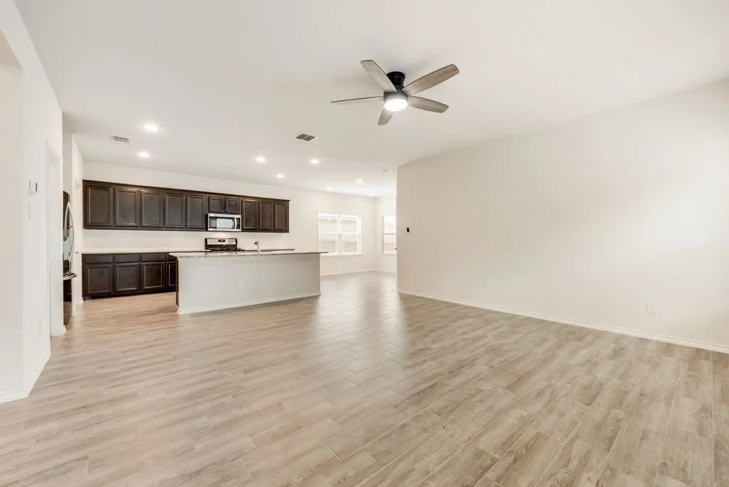 Single Family Residence For Rent in Collin County , 1713 Wayne Lane, Celina, Texas 75009, 4 Bedroom, 3 Bathroom, 2 Garage spaces, 2,508 Sqft, built in 2021, mls#21333602, Real Estate Agent in Celina, Homes For Rent in Collin county, Homes For Rent in Celina, Realtor in Celina Texas, Real Estate Brokerage Independent Realty Texas, Luminita Cordes Realtor