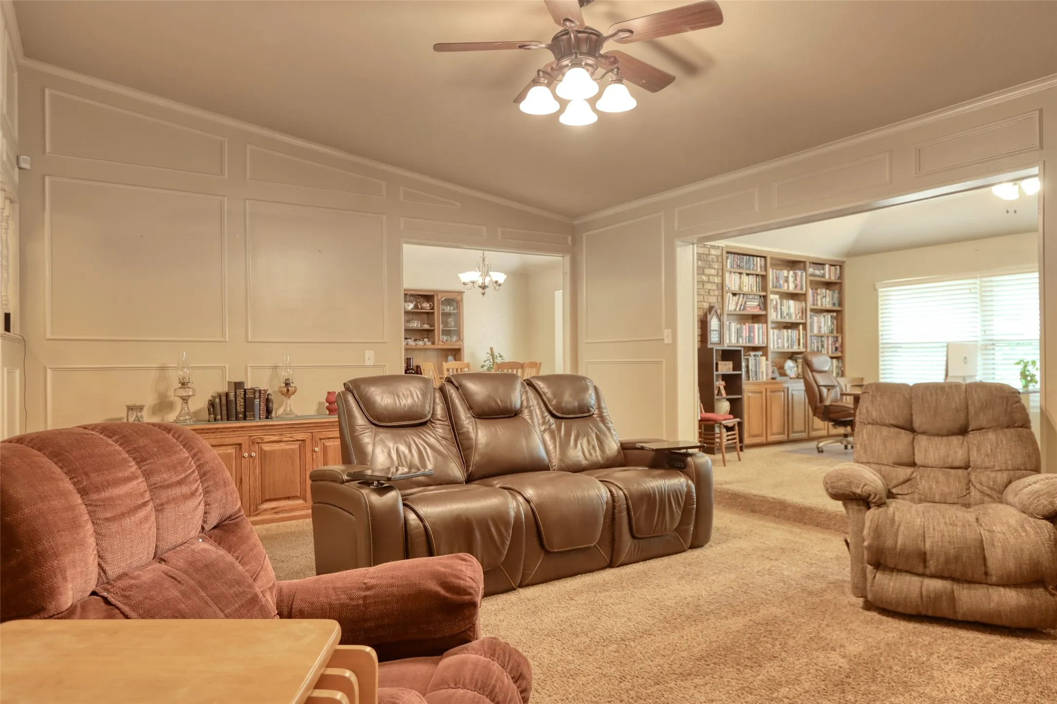 Single Family Residence For Sale in Ellis County , 105 Santa Fe Circle, Waxahachie, Texas 75165, 3 Bedroom, 3 Bathroom, Garage spaces, 2,612 Sqft, built in 1977, mls#21332041, Real Estate Agent in Waxahachie, Homes For Sale in Ellis county, Homes For Sale in Waxahachie, Realtor in Waxahachie Texas, Real Estate Brokerage Independent Realty Texas, Luminita Cordes Realtor