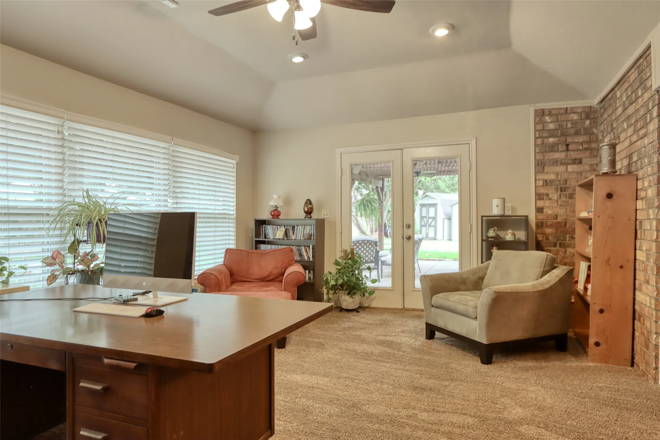 Single Family Residence For Sale in Ellis County , 105 Santa Fe Circle, Waxahachie, Texas 75165, 3 Bedroom, 3 Bathroom, Garage spaces, 2,612 Sqft, built in 1977, mls#21332041, Real Estate Agent in Waxahachie, Homes For Sale in Ellis county, Homes For Sale in Waxahachie, Realtor in Waxahachie Texas, Real Estate Brokerage Independent Realty Texas, Luminita Cordes Realtor