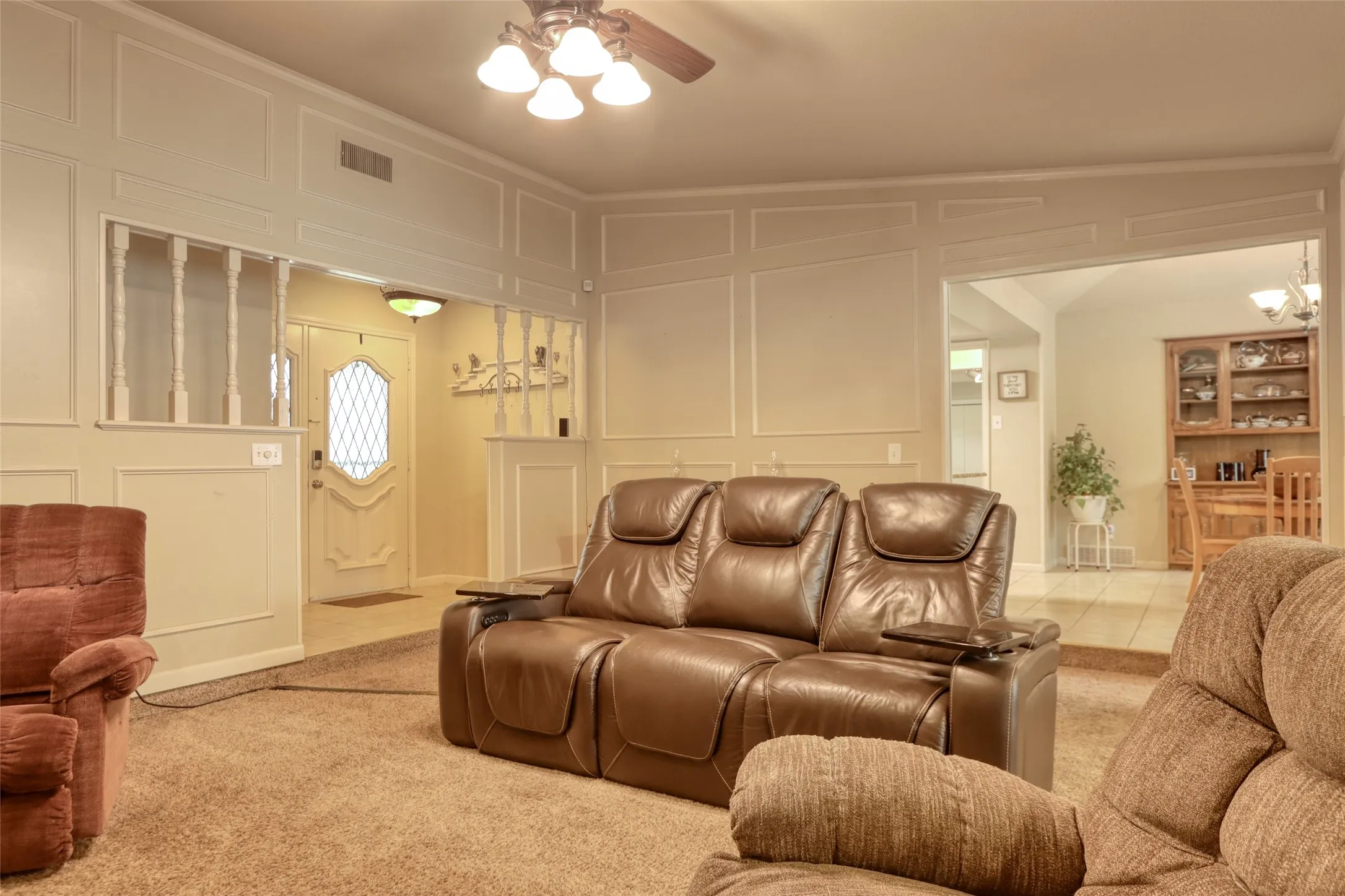 Single Family Residence For Sale in Ellis County , 105 Santa Fe Circle, Waxahachie, Texas 75165, 3 Bedroom, 3 Bathroom, Garage spaces, 2,612 Sqft, built in 1977, mls#21332041, Real Estate Agent in Waxahachie, Homes For Sale in Ellis county, Homes For Sale in Waxahachie, Realtor in Waxahachie Texas, Real Estate Brokerage Independent Realty Texas, Luminita Cordes Realtor