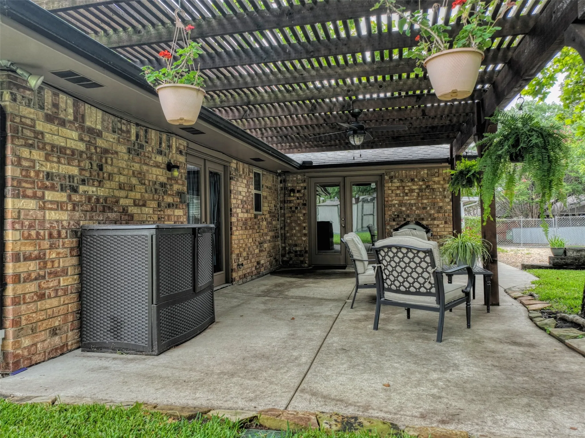 Single Family Residence For Sale in Ellis County , 105 Santa Fe Circle, Waxahachie, Texas 75165, 3 Bedroom, 3 Bathroom, Garage spaces, 2,612 Sqft, built in 1977, mls#21332041, Real Estate Agent in Waxahachie, Homes For Sale in Ellis county, Homes For Sale in Waxahachie, Realtor in Waxahachie Texas, Real Estate Brokerage Independent Realty Texas, Luminita Cordes Realtor