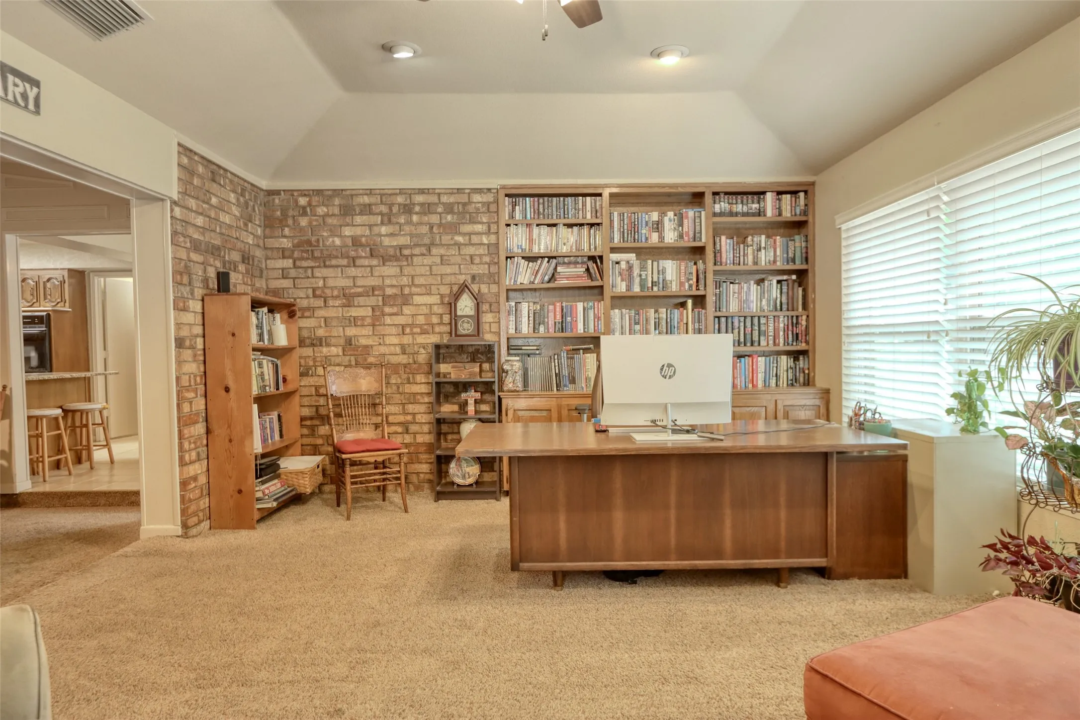 Single Family Residence For Sale in Ellis County , 105 Santa Fe Circle, Waxahachie, Texas 75165, 3 Bedroom, 3 Bathroom, Garage spaces, 2,612 Sqft, built in 1977, mls#21332041, Real Estate Agent in Waxahachie, Homes For Sale in Ellis county, Homes For Sale in Waxahachie, Realtor in Waxahachie Texas, Real Estate Brokerage Independent Realty Texas, Luminita Cordes Realtor