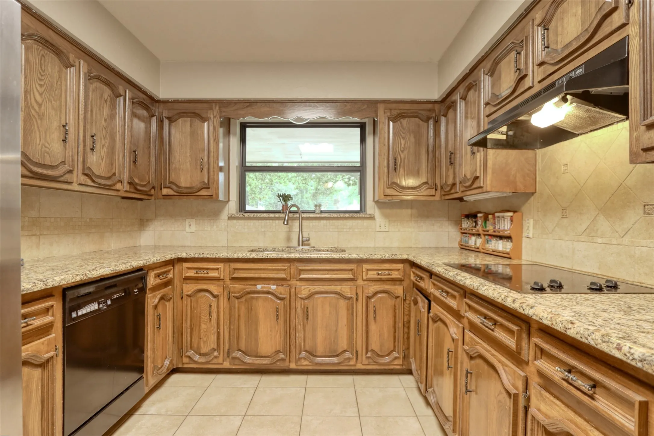 Single Family Residence For Sale in Ellis County , 105 Santa Fe Circle, Waxahachie, Texas 75165, 3 Bedroom, 3 Bathroom, Garage spaces, 2,612 Sqft, built in 1977, mls#21332041, Real Estate Agent in Waxahachie, Homes For Sale in Ellis county, Homes For Sale in Waxahachie, Realtor in Waxahachie Texas, Real Estate Brokerage Independent Realty Texas, Luminita Cordes Realtor