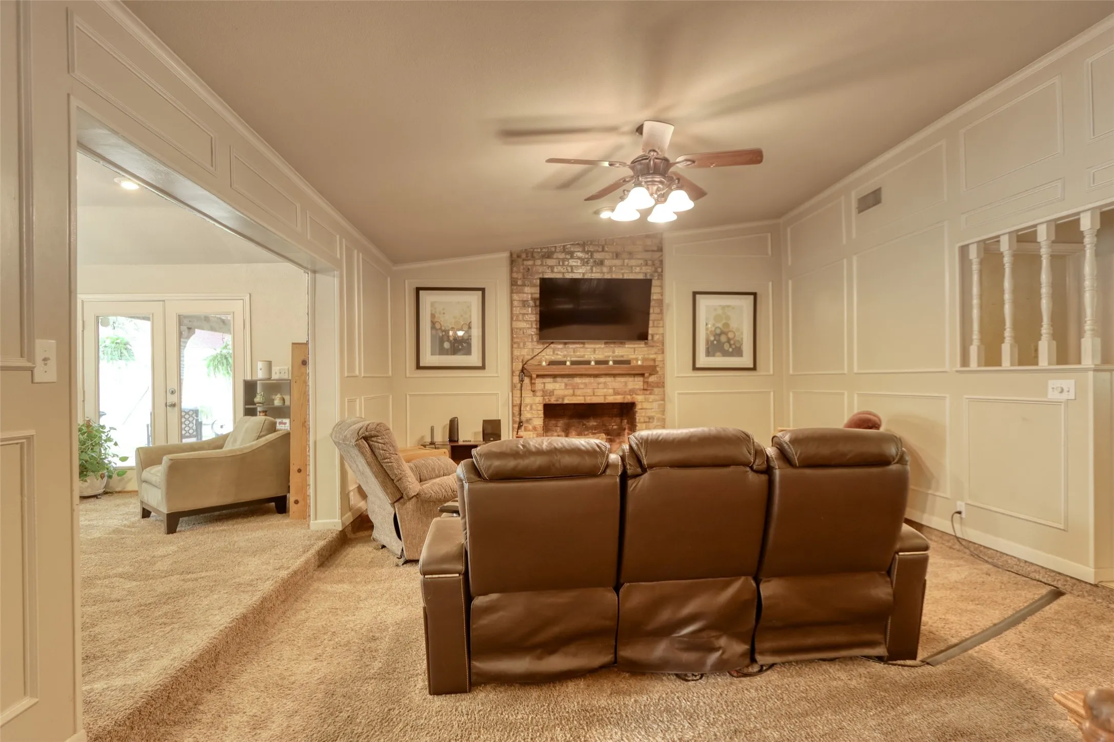 Single Family Residence For Sale in Ellis County , 105 Santa Fe Circle, Waxahachie, Texas 75165, 3 Bedroom, 3 Bathroom, Garage spaces, 2,612 Sqft, built in 1977, mls#21332041, Real Estate Agent in Waxahachie, Homes For Sale in Ellis county, Homes For Sale in Waxahachie, Realtor in Waxahachie Texas, Real Estate Brokerage Independent Realty Texas, Luminita Cordes Realtor