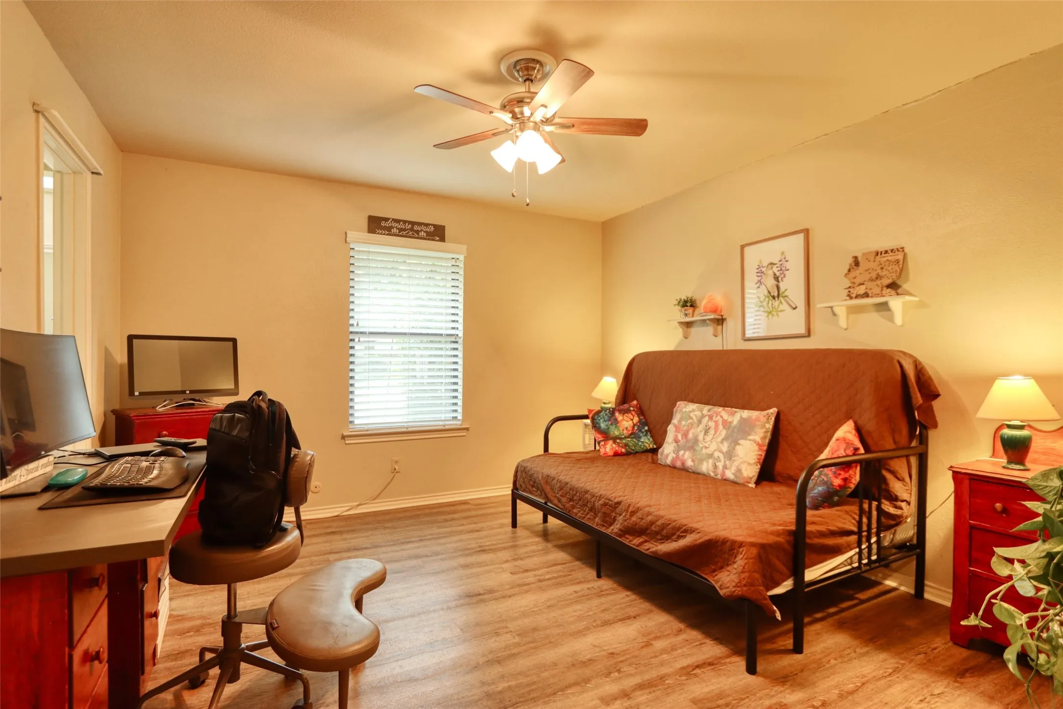 Single Family Residence For Sale in Ellis County , 105 Santa Fe Circle, Waxahachie, Texas 75165, 3 Bedroom, 3 Bathroom, Garage spaces, 2,612 Sqft, built in 1977, mls#21332041, Real Estate Agent in Waxahachie, Homes For Sale in Ellis county, Homes For Sale in Waxahachie, Realtor in Waxahachie Texas, Real Estate Brokerage Independent Realty Texas, Luminita Cordes Realtor