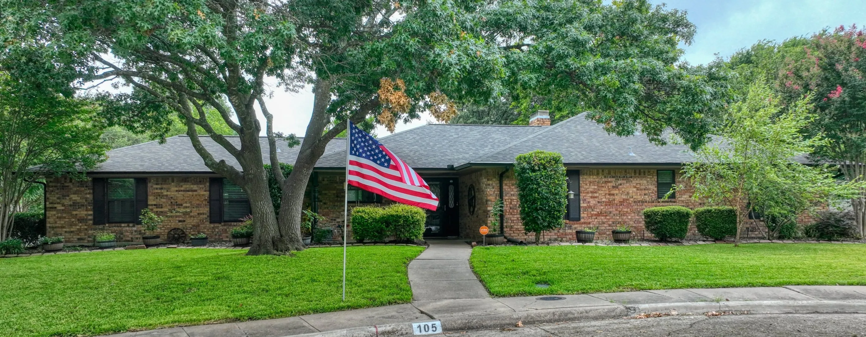 Single Family Residence For Sale in Ellis County , 105 Santa Fe Circle, Waxahachie, Texas 75165, 3 Bedroom, 3 Bathroom, Garage spaces, 2,612 Sqft, built in 1977, mls#21332041, Real Estate Agent in Waxahachie, Homes For Sale in Ellis county, Homes For Sale in Waxahachie, Realtor in Waxahachie Texas, Real Estate Brokerage Independent Realty Texas, Luminita Cordes Realtor