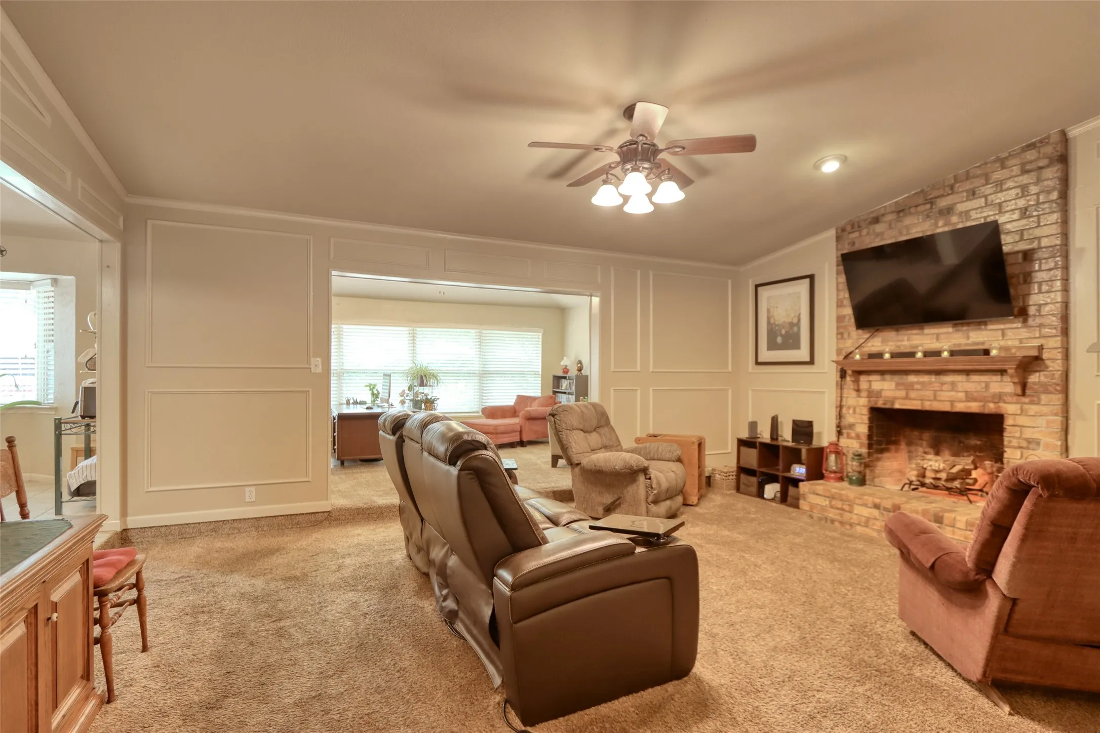 Single Family Residence For Sale in Ellis County , 105 Santa Fe Circle, Waxahachie, Texas 75165, 3 Bedroom, 3 Bathroom, Garage spaces, 2,612 Sqft, built in 1977, mls#21332041, Real Estate Agent in Waxahachie, Homes For Sale in Ellis county, Homes For Sale in Waxahachie, Realtor in Waxahachie Texas, Real Estate Brokerage Independent Realty Texas, Luminita Cordes Realtor