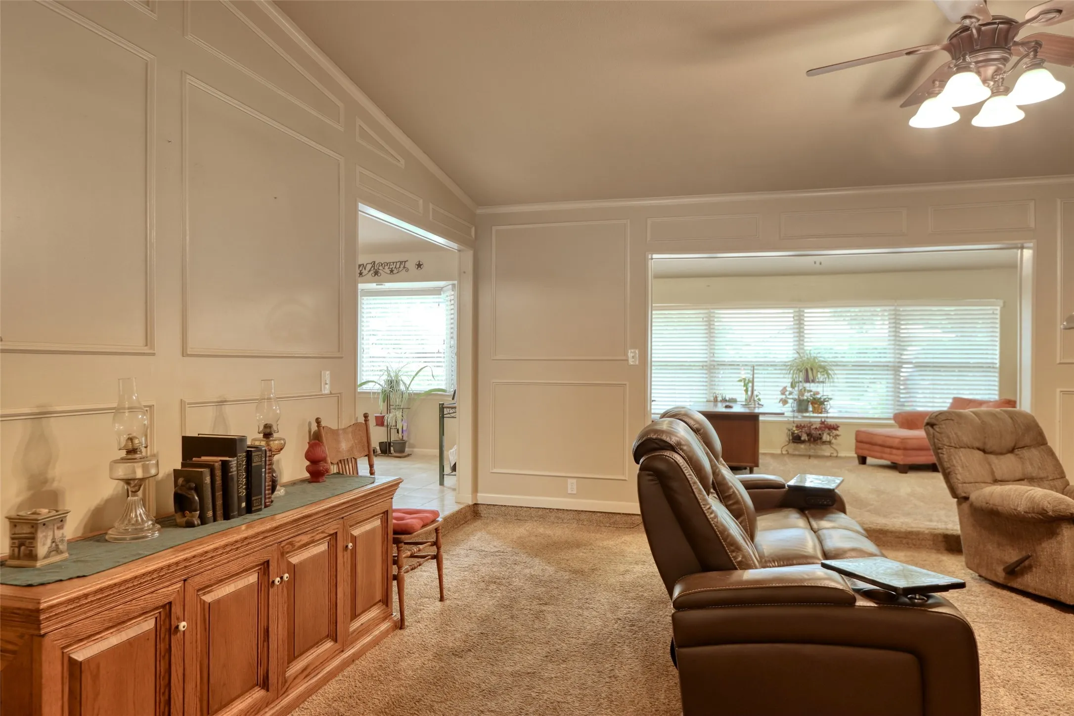 Single Family Residence For Sale in Ellis County , 105 Santa Fe Circle, Waxahachie, Texas 75165, 3 Bedroom, 3 Bathroom, Garage spaces, 2,612 Sqft, built in 1977, mls#21332041, Real Estate Agent in Waxahachie, Homes For Sale in Ellis county, Homes For Sale in Waxahachie, Realtor in Waxahachie Texas, Real Estate Brokerage Independent Realty Texas, Luminita Cordes Realtor