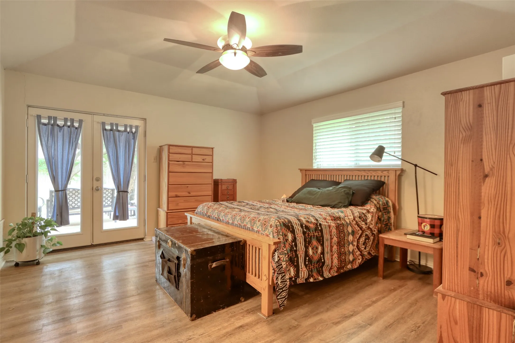 Single Family Residence For Sale in Ellis County , 105 Santa Fe Circle, Waxahachie, Texas 75165, 3 Bedroom, 3 Bathroom, Garage spaces, 2,612 Sqft, built in 1977, mls#21332041, Real Estate Agent in Waxahachie, Homes For Sale in Ellis county, Homes For Sale in Waxahachie, Realtor in Waxahachie Texas, Real Estate Brokerage Independent Realty Texas, Luminita Cordes Realtor