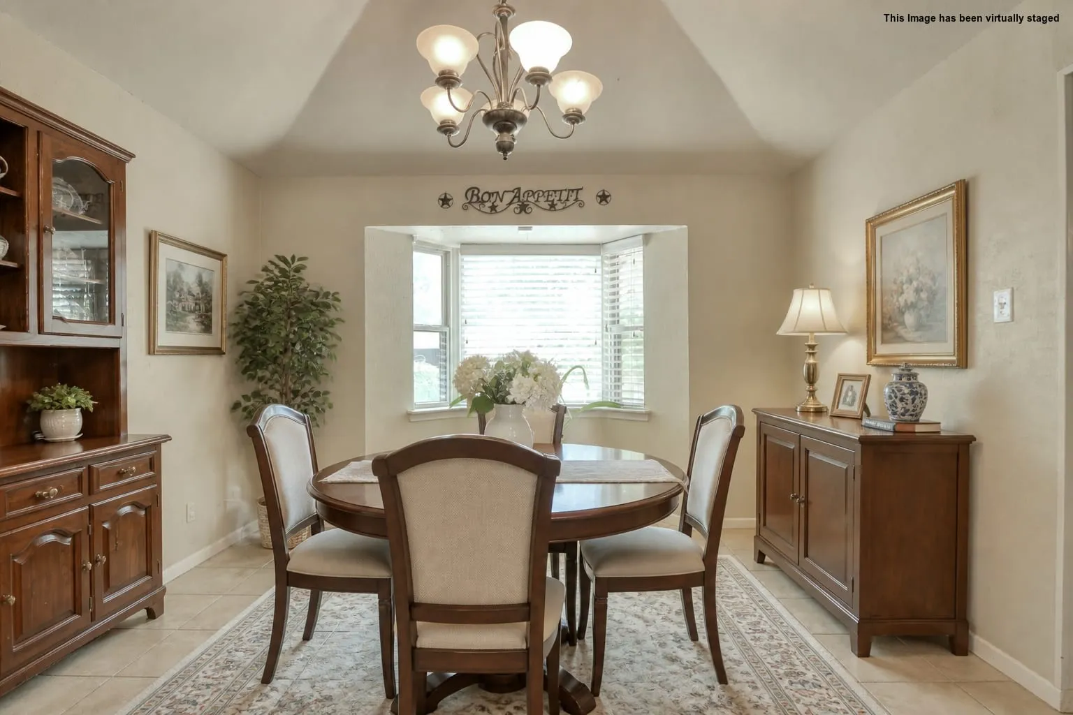 Single Family Residence For Sale in Ellis County , 105 Santa Fe Circle, Waxahachie, Texas 75165, 3 Bedroom, 3 Bathroom, Garage spaces, 2,612 Sqft, built in 1977, mls#21332041, Real Estate Agent in Waxahachie, Homes For Sale in Ellis county, Homes For Sale in Waxahachie, Realtor in Waxahachie Texas, Real Estate Brokerage Independent Realty Texas, Luminita Cordes Realtor