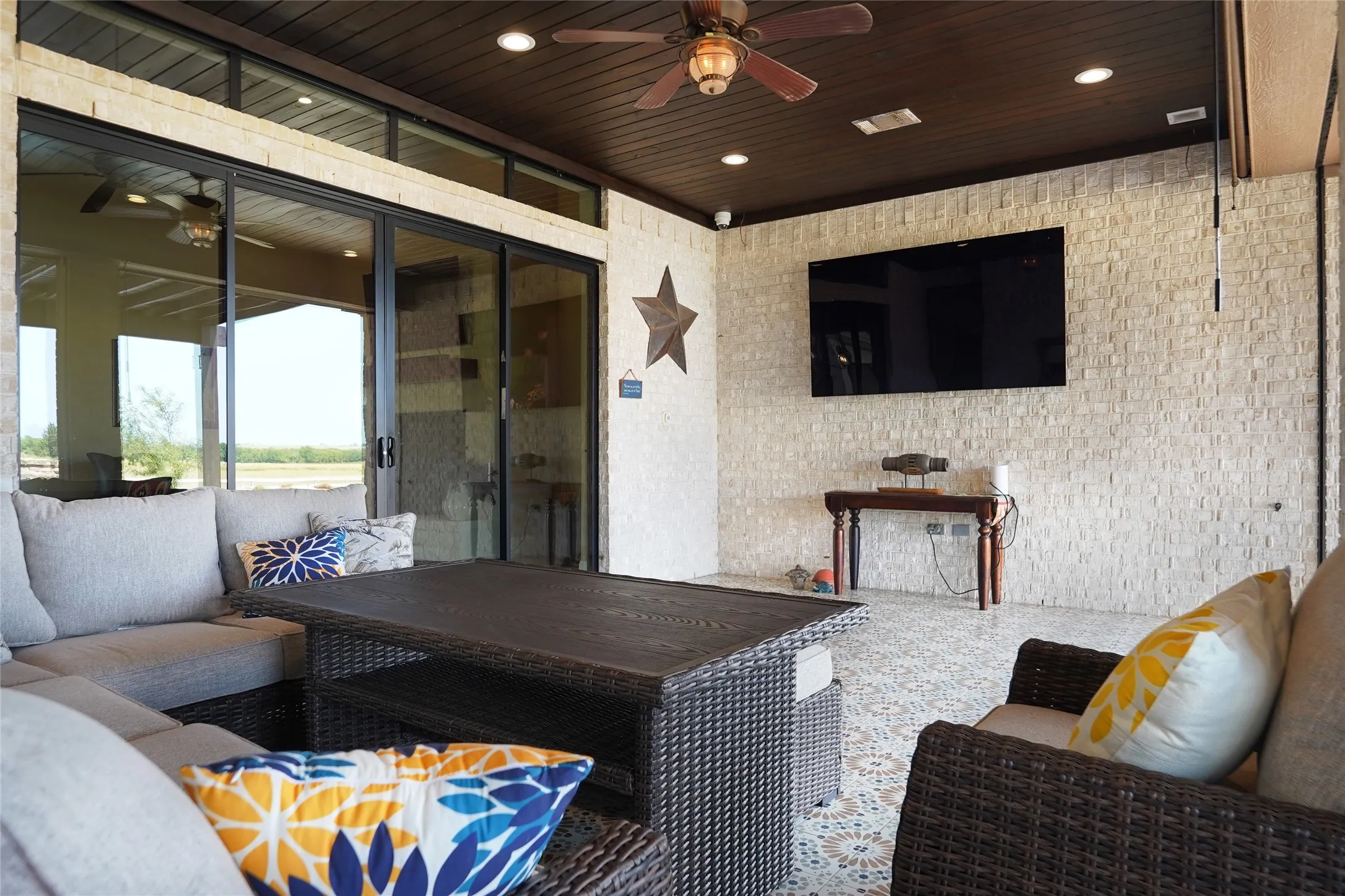 Single Family Residence For Sale in Denton County , 5550 Donald Road, Krum, Texas 76249, 5 Bedroom, 6 Bathroom, 3 Garage spaces, 4,202 Sqft, built in 2017, mls#21332419, Real Estate Agent in Krum, Homes For Sale in Denton county, Homes For Sale in Krum, Realtor in Krum Texas, Real Estate Brokerage Independent Realty Texas, Luminita Cordes Realtor