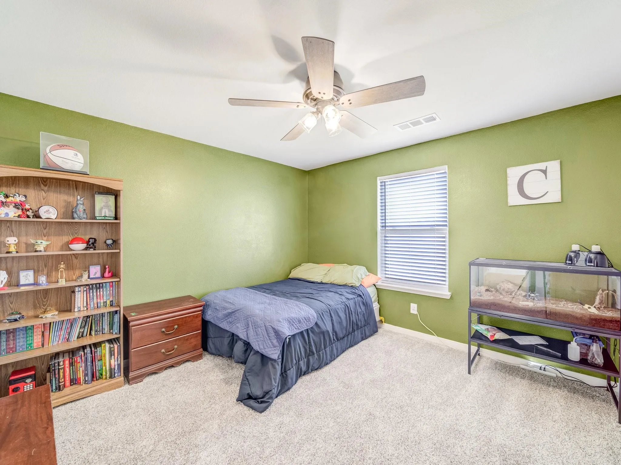 Room featuring light-colored carpeting, a window with horizontal blinds, and a ceiling fan with integrated lighting