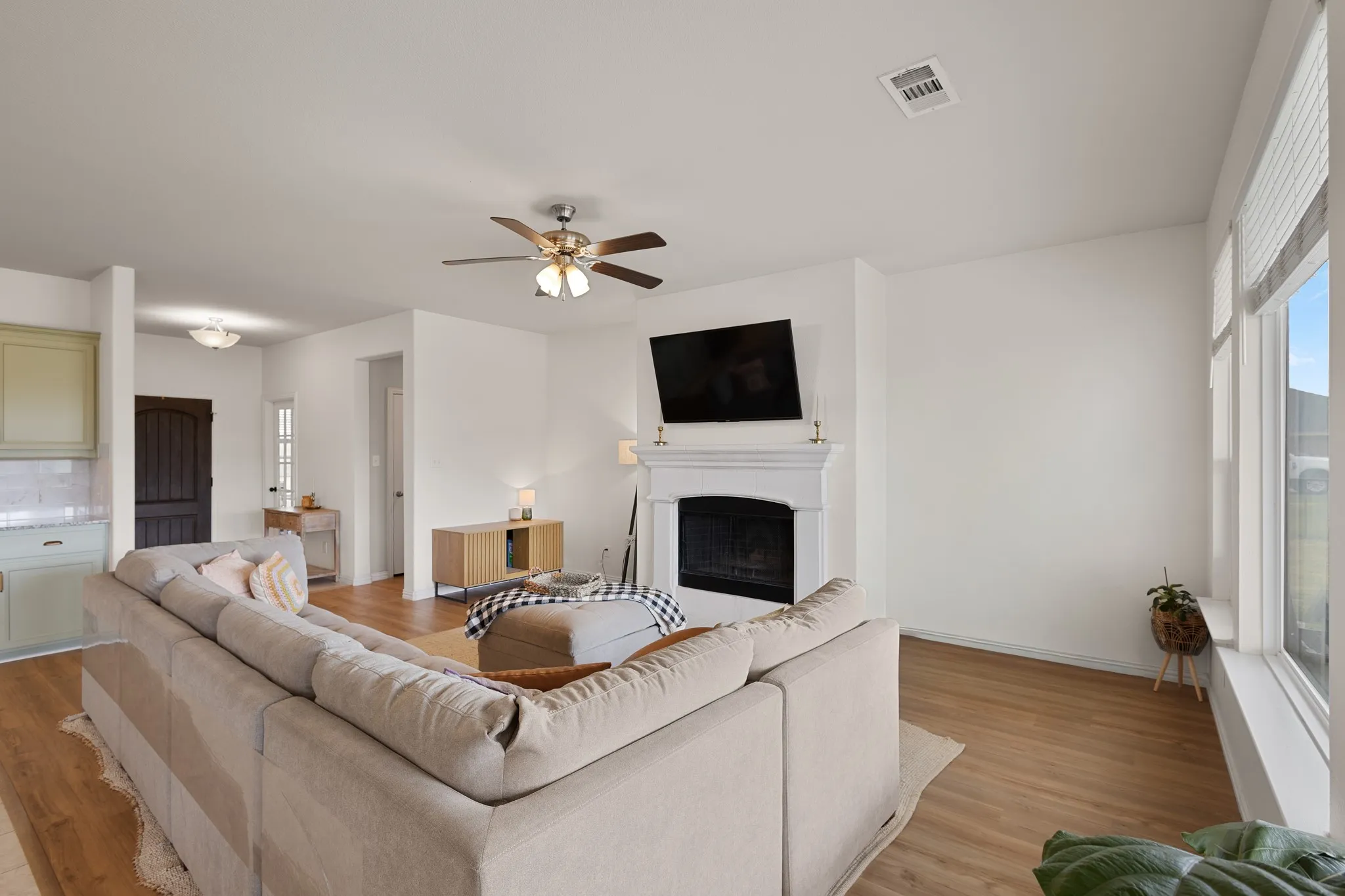 Single Family Residence For Sale in Wise County , 170 Spring Creek Circle, Paradise, Texas 76073, 4 Bedroom, 2 Bathroom, 2 Garage spaces, 2,426 Sqft, built in 2020, mls#21333208, Real Estate Agent in Paradise, Homes For Sale in Wise county, Homes For Sale in Paradise, Realtor in Paradise Texas, Real Estate Brokerage Independent Realty Texas, Luminita Cordes Realtor