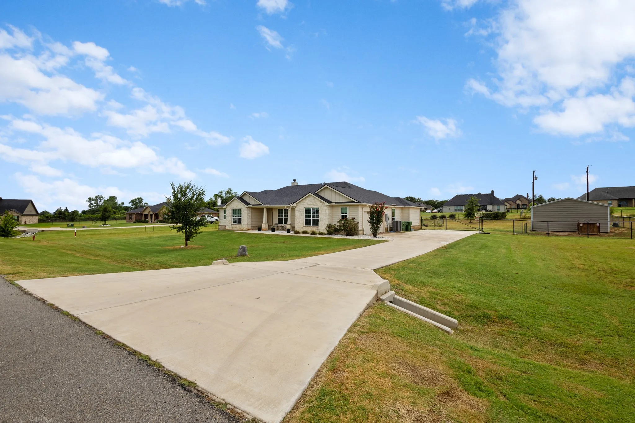 Single Family Residence For Sale in Wise County , 170 Spring Creek Circle, Paradise, Texas 76073, 4 Bedroom, 2 Bathroom, 2 Garage spaces, 2,426 Sqft, built in 2020, mls#21333208, Real Estate Agent in Paradise, Homes For Sale in Wise county, Homes For Sale in Paradise, Realtor in Paradise Texas, Real Estate Brokerage Independent Realty Texas, Luminita Cordes Realtor