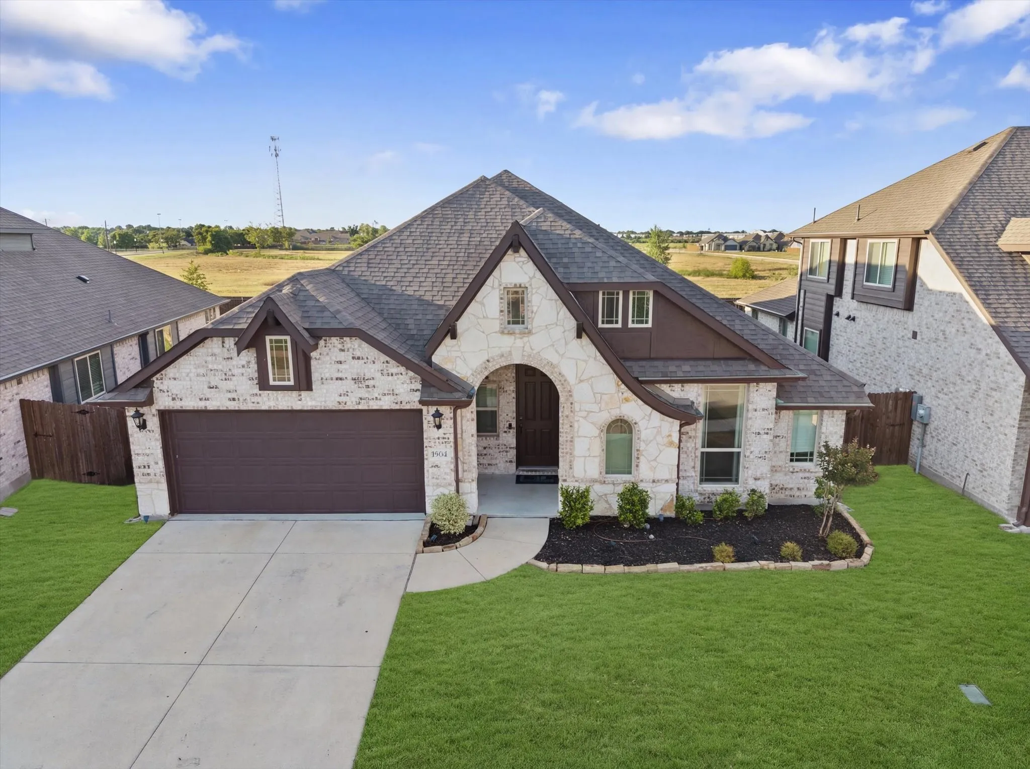 Single Family Residence For Sale in Kaufman County , 3904 Holly Springs Lane, Kaufman, Texas 75142, 4 Bedrooms, 2 Bathrooms, 2 Garage spaces, 2,462 Sqft, built in 2022, Price $374,900, mls#21333500, Real Estate Agent in Kaufman, Homes For Sale in Kaufman county, Homes For Sale in Kaufman, Realtor in Kaufman Texas, Real Estate Brokerage Independent Realty Texas, Luminita Cordes Realtor