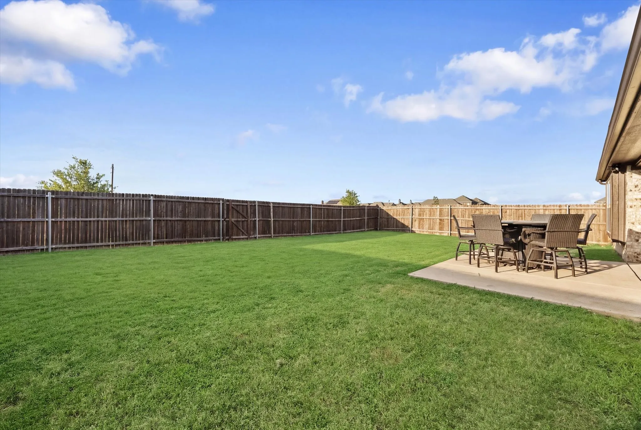 Single Family Residence For Sale in Kaufman County , 3904 Holly Springs Lane, Kaufman, Texas 75142, 4 Bedrooms, 2 Bathrooms, 2 Garage spaces, 2,462 Sqft, built in 2022, Price $374,900, mls#21333500, Real Estate Agent in Kaufman, Homes For Sale in Kaufman county, Homes For Sale in Kaufman, Realtor in Kaufman Texas, Real Estate Brokerage Independent Realty Texas, Luminita Cordes Realtor