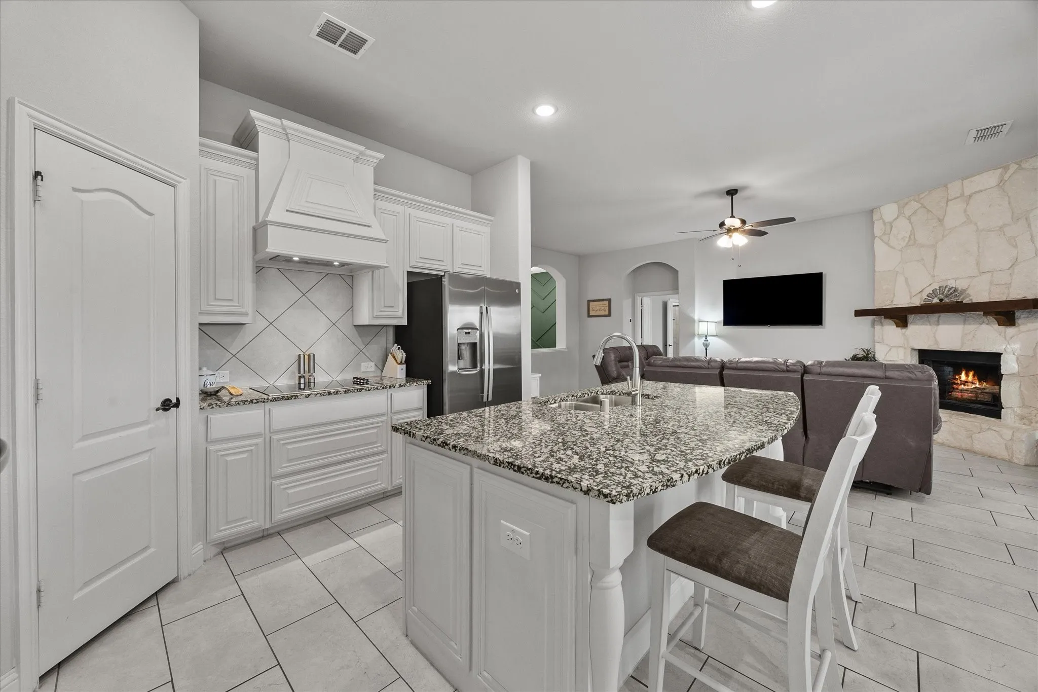 Single Family Residence For Sale in Kaufman County , 3904 Holly Springs Lane, Kaufman, Texas 75142, 4 Bedrooms, 2 Bathrooms, 2 Garage spaces, 2,462 Sqft, built in 2022, Price $374,900, mls#21333500, Real Estate Agent in Kaufman, Homes For Sale in Kaufman county, Homes For Sale in Kaufman, Realtor in Kaufman Texas, Real Estate Brokerage Independent Realty Texas, Luminita Cordes Realtor