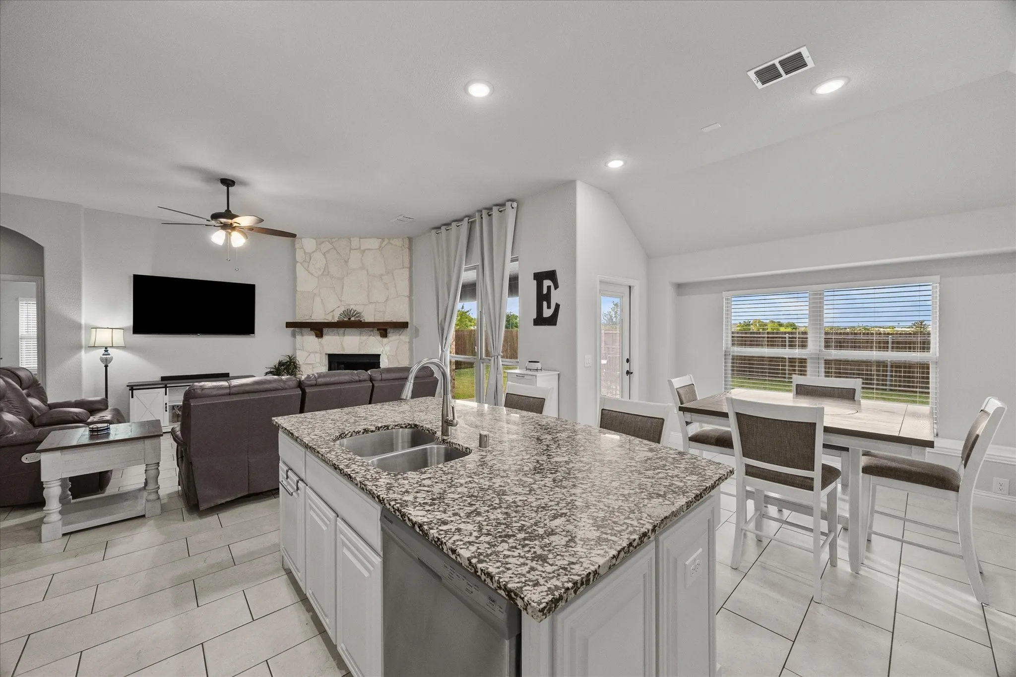 Single Family Residence For Sale in Kaufman County , 3904 Holly Springs Lane, Kaufman, Texas 75142, 4 Bedrooms, 2 Bathrooms, 2 Garage spaces, 2,462 Sqft, built in 2022, Price $374,900, mls#21333500, Real Estate Agent in Kaufman, Homes For Sale in Kaufman county, Homes For Sale in Kaufman, Realtor in Kaufman Texas, Real Estate Brokerage Independent Realty Texas, Luminita Cordes Realtor