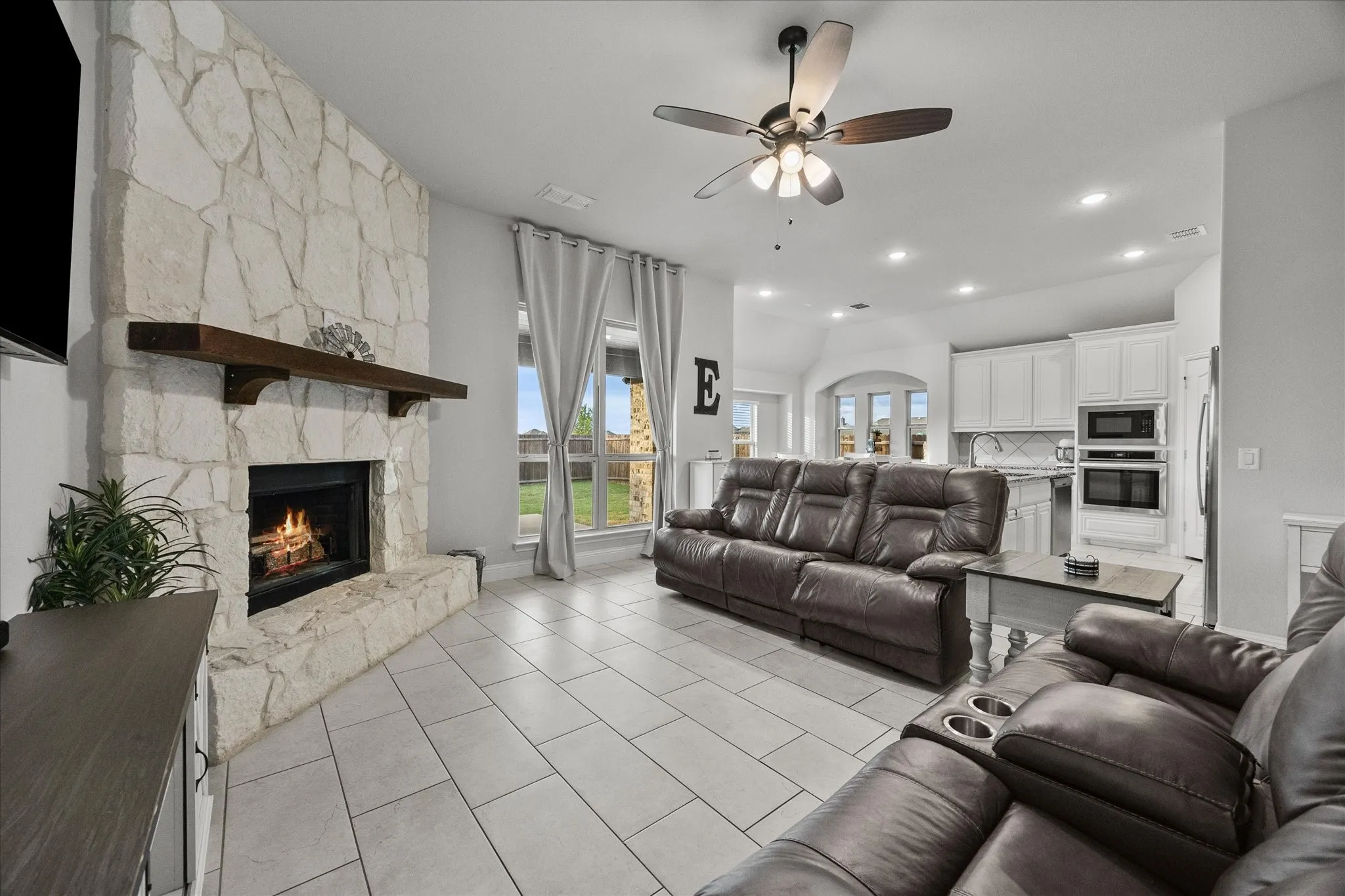 Single Family Residence For Sale in Kaufman County , 3904 Holly Springs Lane, Kaufman, Texas 75142, 4 Bedrooms, 2 Bathrooms, 2 Garage spaces, 2,462 Sqft, built in 2022, Price $374,900, mls#21333500, Real Estate Agent in Kaufman, Homes For Sale in Kaufman county, Homes For Sale in Kaufman, Realtor in Kaufman Texas, Real Estate Brokerage Independent Realty Texas, Luminita Cordes Realtor