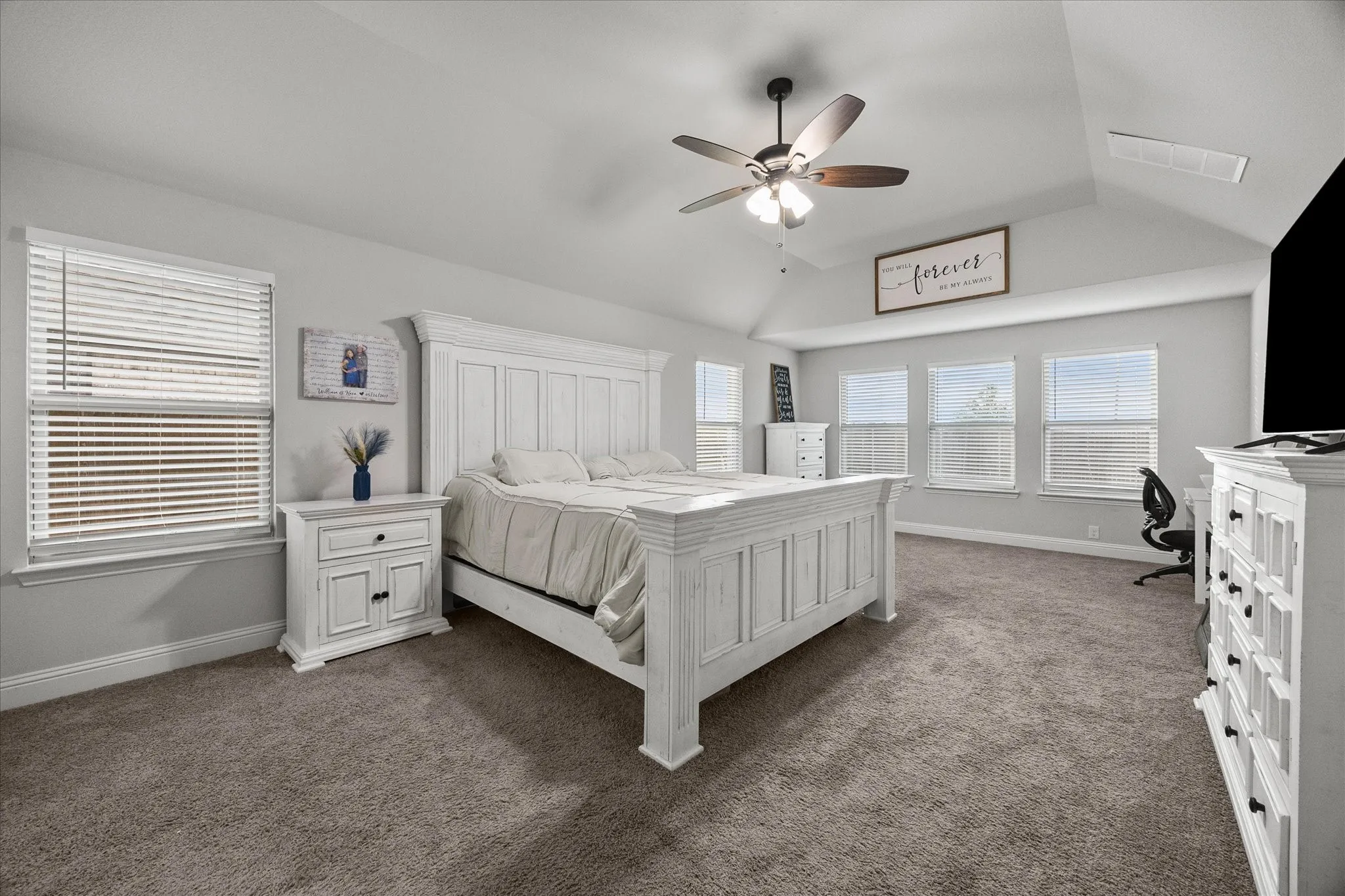 Single Family Residence For Sale in Kaufman County , 3904 Holly Springs Lane, Kaufman, Texas 75142, 4 Bedrooms, 2 Bathrooms, 2 Garage spaces, 2,462 Sqft, built in 2022, Price $374,900, mls#21333500, Real Estate Agent in Kaufman, Homes For Sale in Kaufman county, Homes For Sale in Kaufman, Realtor in Kaufman Texas, Real Estate Brokerage Independent Realty Texas, Luminita Cordes Realtor