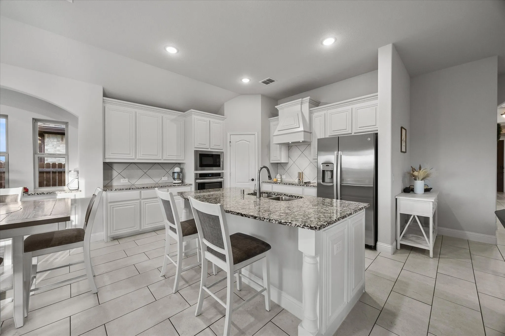 Single Family Residence For Sale in Kaufman County , 3904 Holly Springs Lane, Kaufman, Texas 75142, 4 Bedrooms, 2 Bathrooms, 2 Garage spaces, 2,462 Sqft, built in 2022, Price $374,900, mls#21333500, Real Estate Agent in Kaufman, Homes For Sale in Kaufman county, Homes For Sale in Kaufman, Realtor in Kaufman Texas, Real Estate Brokerage Independent Realty Texas, Luminita Cordes Realtor