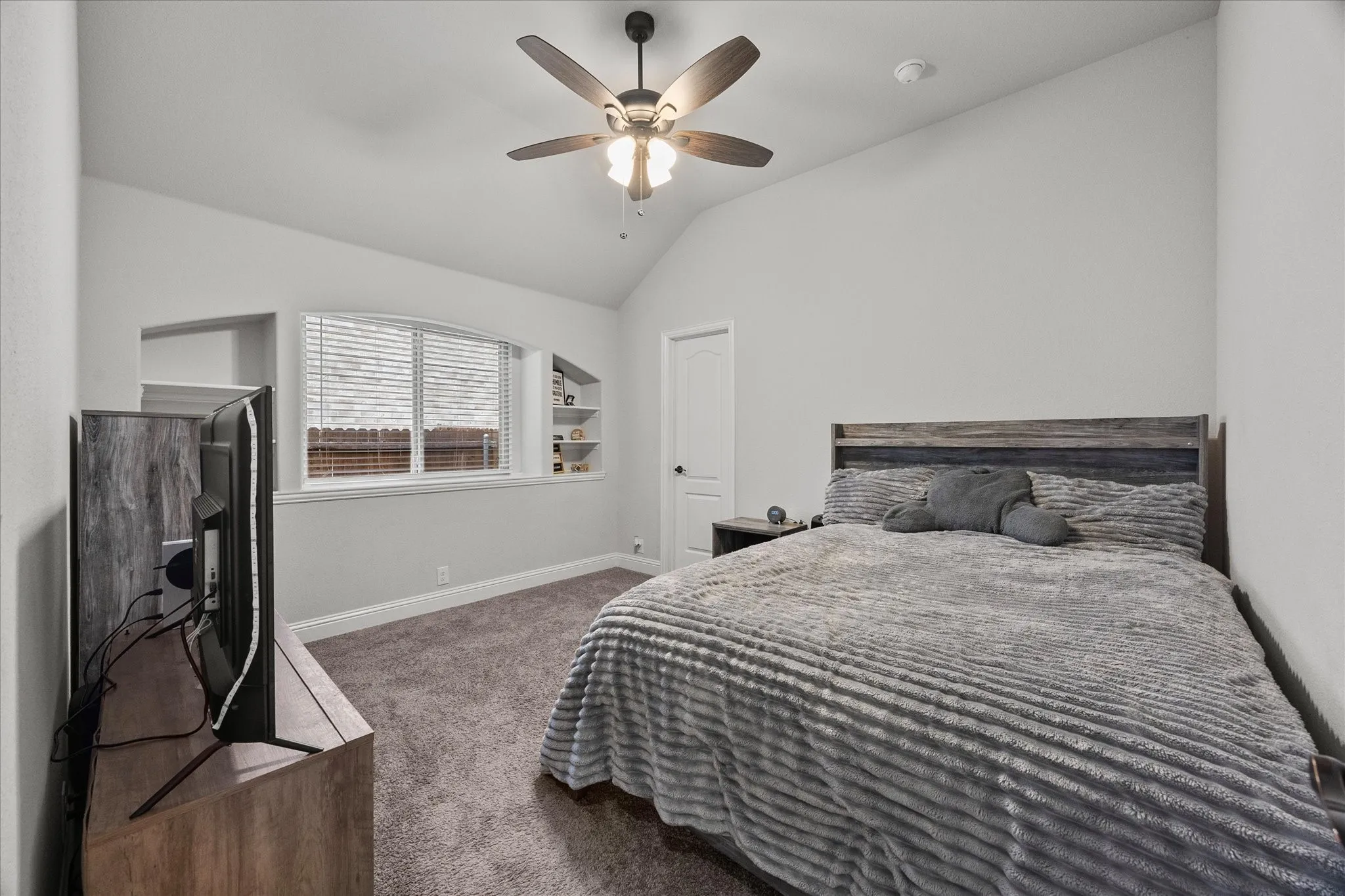 Single Family Residence For Sale in Kaufman County , 3904 Holly Springs Lane, Kaufman, Texas 75142, 4 Bedrooms, 2 Bathrooms, 2 Garage spaces, 2,462 Sqft, built in 2022, Price $374,900, mls#21333500, Real Estate Agent in Kaufman, Homes For Sale in Kaufman county, Homes For Sale in Kaufman, Realtor in Kaufman Texas, Real Estate Brokerage Independent Realty Texas, Luminita Cordes Realtor