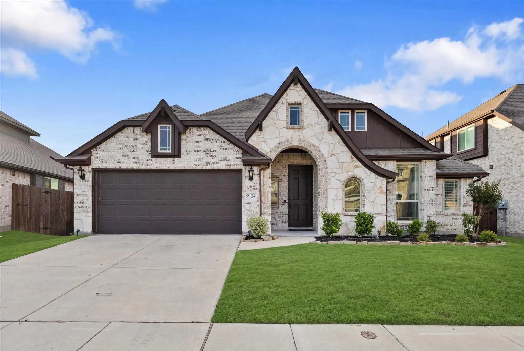 Single Family Residence For Sale in Kaufman County , 3904 Holly Springs Lane, Kaufman, Texas 75142, 4 Bedrooms, 2 Bathrooms, 2 Garage spaces, 2,462 Sqft, built in 2022, Price $374,900, mls#21333500, Real Estate Agent in Kaufman, Homes For Sale in Kaufman county, Homes For Sale in Kaufman, Realtor in Kaufman Texas, Real Estate Brokerage Independent Realty Texas, Luminita Cordes Realtor