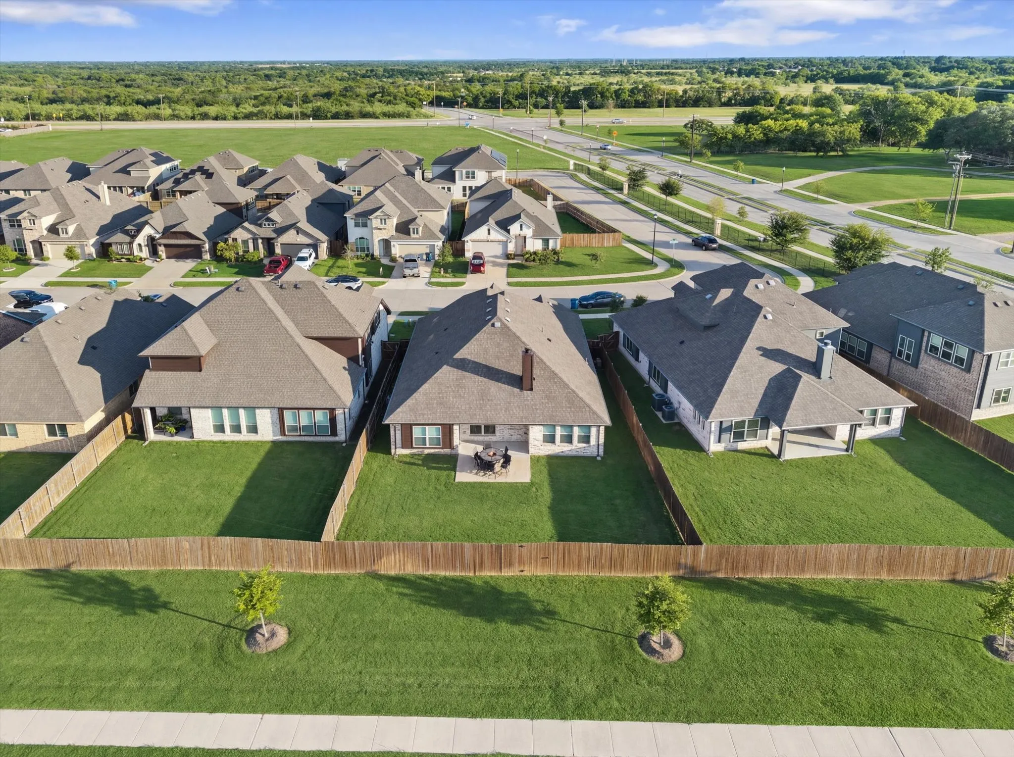 Single Family Residence For Sale in Kaufman County , 3904 Holly Springs Lane, Kaufman, Texas 75142, 4 Bedrooms, 2 Bathrooms, 2 Garage spaces, 2,462 Sqft, built in 2022, Price $374,900, mls#21333500, Real Estate Agent in Kaufman, Homes For Sale in Kaufman county, Homes For Sale in Kaufman, Realtor in Kaufman Texas, Real Estate Brokerage Independent Realty Texas, Luminita Cordes Realtor