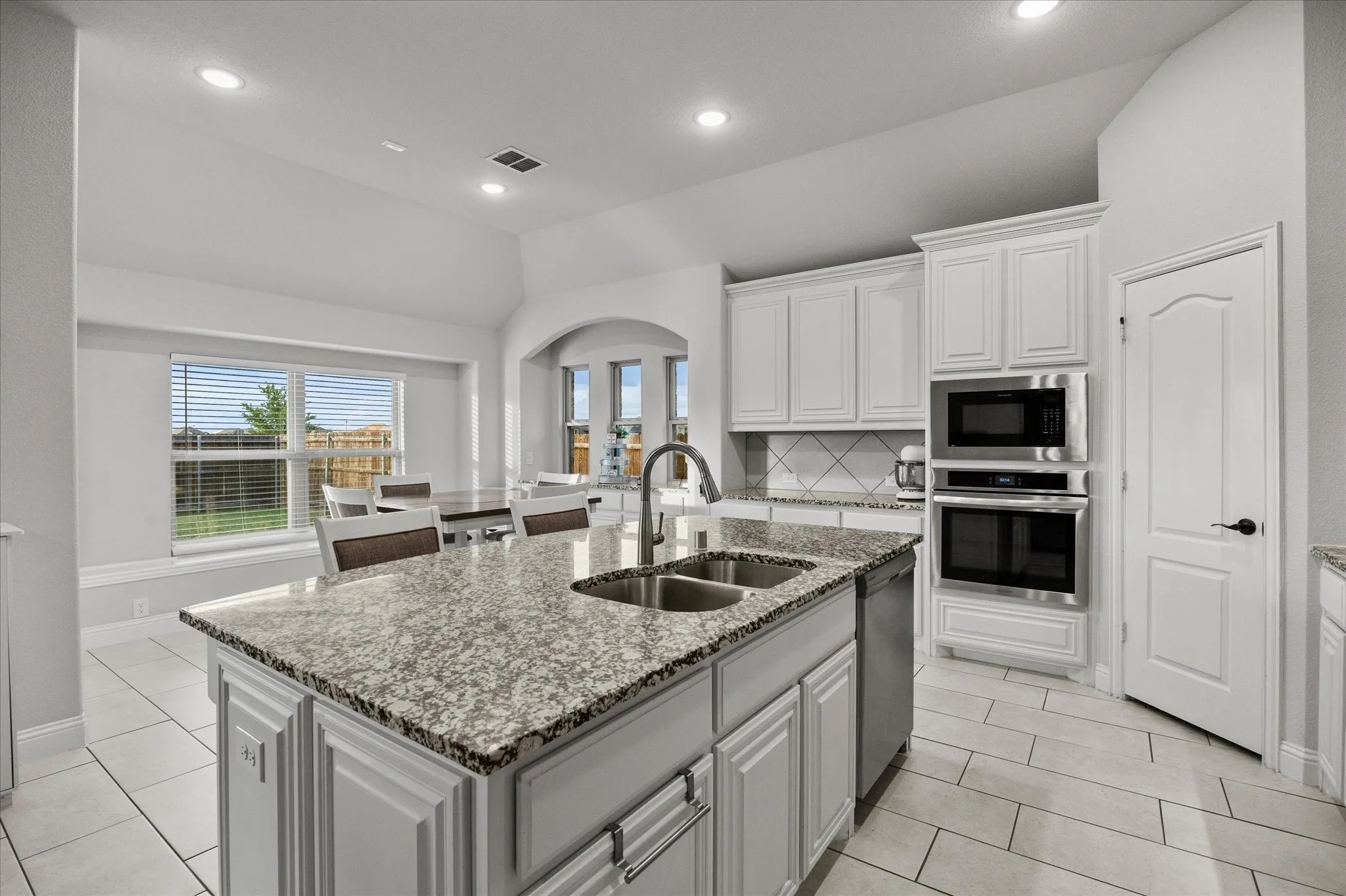 Single Family Residence For Sale in Kaufman County , 3904 Holly Springs Lane, Kaufman, Texas 75142, 4 Bedrooms, 2 Bathrooms, 2 Garage spaces, 2,462 Sqft, built in 2022, Price $374,900, mls#21333500, Real Estate Agent in Kaufman, Homes For Sale in Kaufman county, Homes For Sale in Kaufman, Realtor in Kaufman Texas, Real Estate Brokerage Independent Realty Texas, Luminita Cordes Realtor