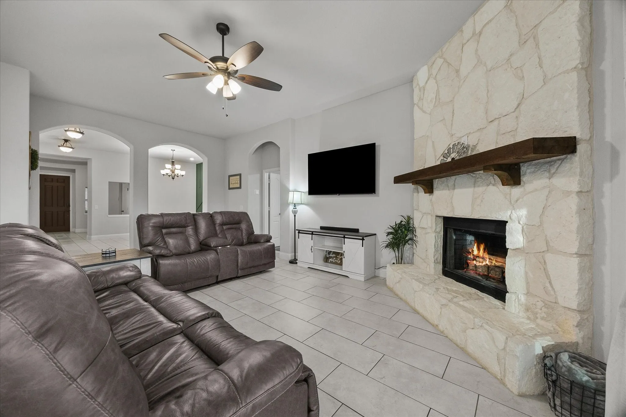 Single Family Residence For Sale in Kaufman County , 3904 Holly Springs Lane, Kaufman, Texas 75142, 4 Bedrooms, 2 Bathrooms, 2 Garage spaces, 2,462 Sqft, built in 2022, Price $374,900, mls#21333500, Real Estate Agent in Kaufman, Homes For Sale in Kaufman county, Homes For Sale in Kaufman, Realtor in Kaufman Texas, Real Estate Brokerage Independent Realty Texas, Luminita Cordes Realtor