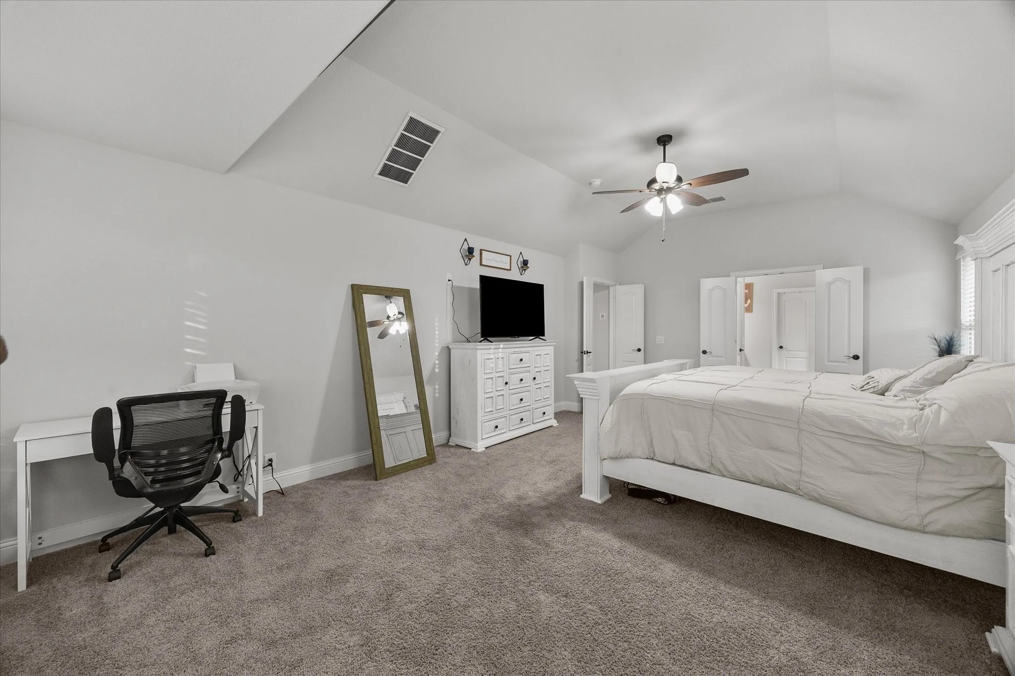 Single Family Residence For Sale in Kaufman County , 3904 Holly Springs Lane, Kaufman, Texas 75142, 4 Bedrooms, 2 Bathrooms, 2 Garage spaces, 2,462 Sqft, built in 2022, Price $374,900, mls#21333500, Real Estate Agent in Kaufman, Homes For Sale in Kaufman county, Homes For Sale in Kaufman, Realtor in Kaufman Texas, Real Estate Brokerage Independent Realty Texas, Luminita Cordes Realtor