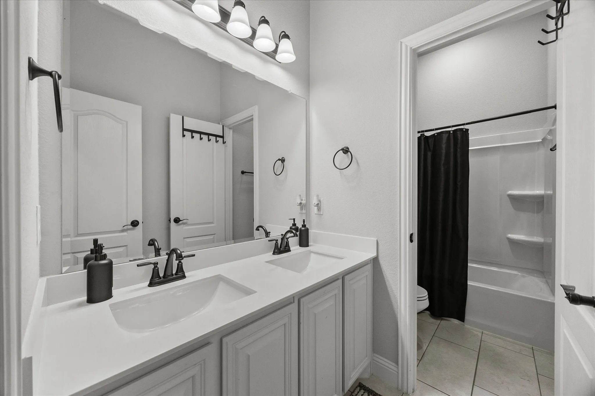 Single Family Residence For Sale in Kaufman County , 3904 Holly Springs Lane, Kaufman, Texas 75142, 4 Bedrooms, 2 Bathrooms, 2 Garage spaces, 2,462 Sqft, built in 2022, Price $374,900, mls#21333500, Real Estate Agent in Kaufman, Homes For Sale in Kaufman county, Homes For Sale in Kaufman, Realtor in Kaufman Texas, Real Estate Brokerage Independent Realty Texas, Luminita Cordes Realtor