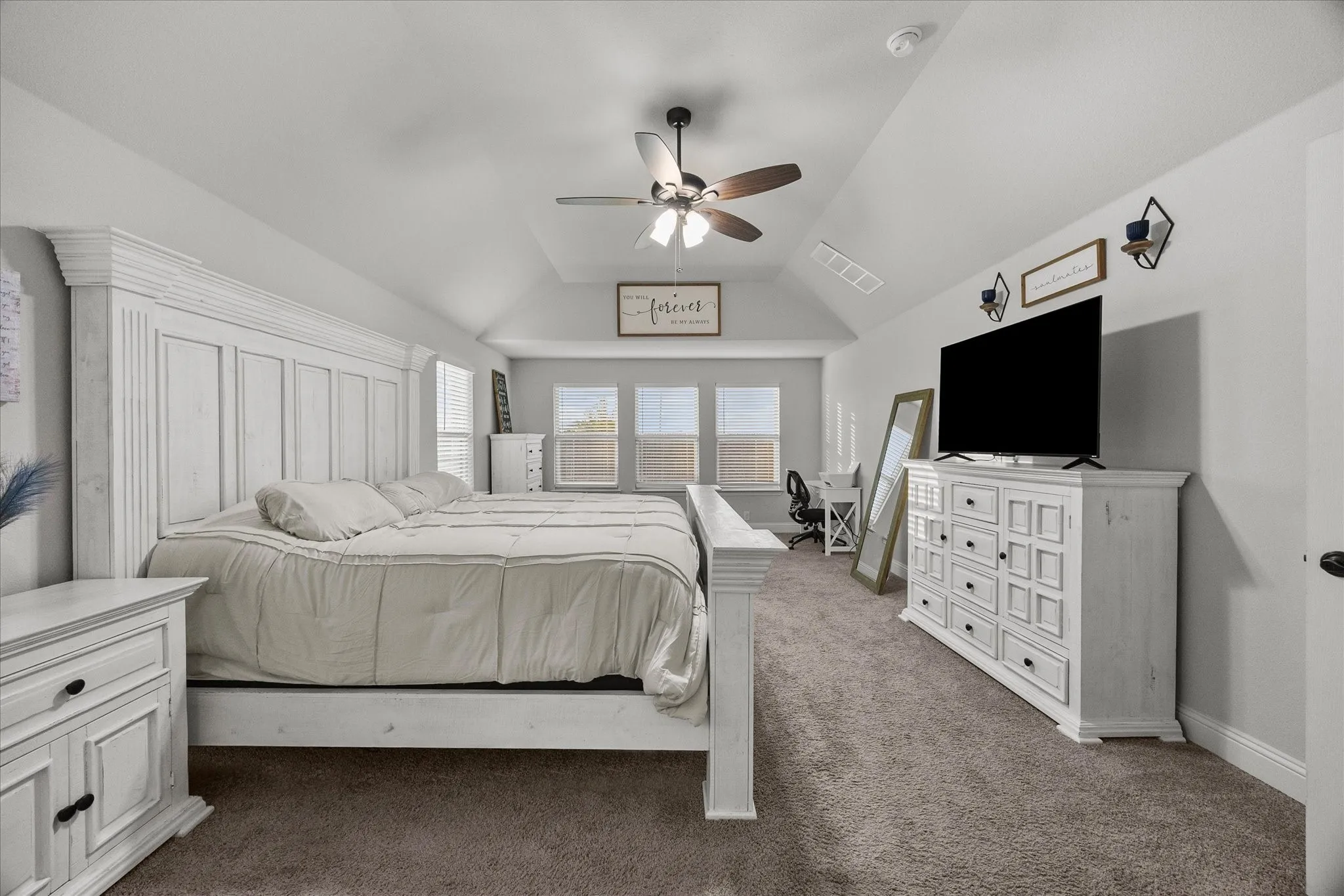 Single Family Residence For Sale in Kaufman County , 3904 Holly Springs Lane, Kaufman, Texas 75142, 4 Bedrooms, 2 Bathrooms, 2 Garage spaces, 2,462 Sqft, built in 2022, Price $374,900, mls#21333500, Real Estate Agent in Kaufman, Homes For Sale in Kaufman county, Homes For Sale in Kaufman, Realtor in Kaufman Texas, Real Estate Brokerage Independent Realty Texas, Luminita Cordes Realtor
