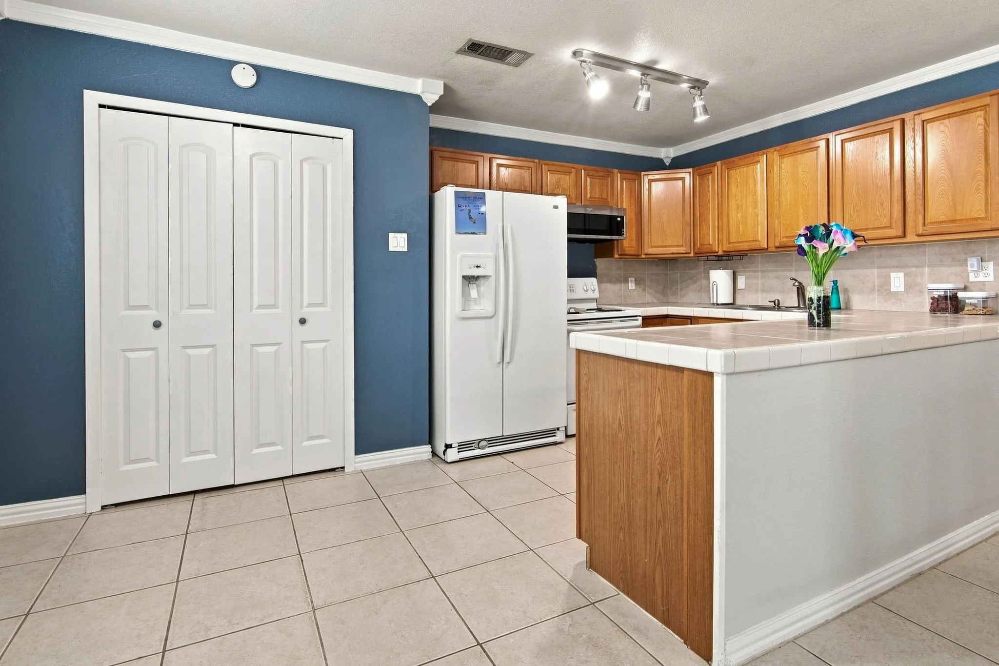 Single Family Residence For Sale in Dallas County , 2420 Timberlake Drive, Irving, Texas 75062, 4 Bedroom, 2 Bathroom, 2 Garage spaces, 1,597 Sqft, built in 1964, mls#21334159, Real Estate Agent in Irving, Homes For Sale in Dallas county, Homes For Sale in Irving, Realtor in Irving Texas, Real Estate Brokerage Independent Realty Texas, Luminita Cordes Realtor