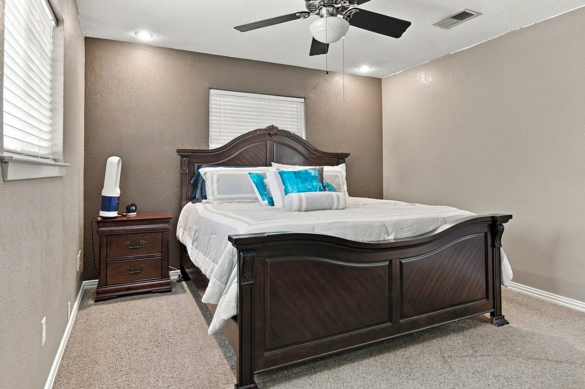 Single Family Residence For Sale in Dallas County , 2420 Timberlake Drive, Irving, Texas 75062, 4 Bedroom, 2 Bathroom, 2 Garage spaces, 1,597 Sqft, built in 1964, mls#21334159, Real Estate Agent in Irving, Homes For Sale in Dallas county, Homes For Sale in Irving, Realtor in Irving Texas, Real Estate Brokerage Independent Realty Texas, Luminita Cordes Realtor