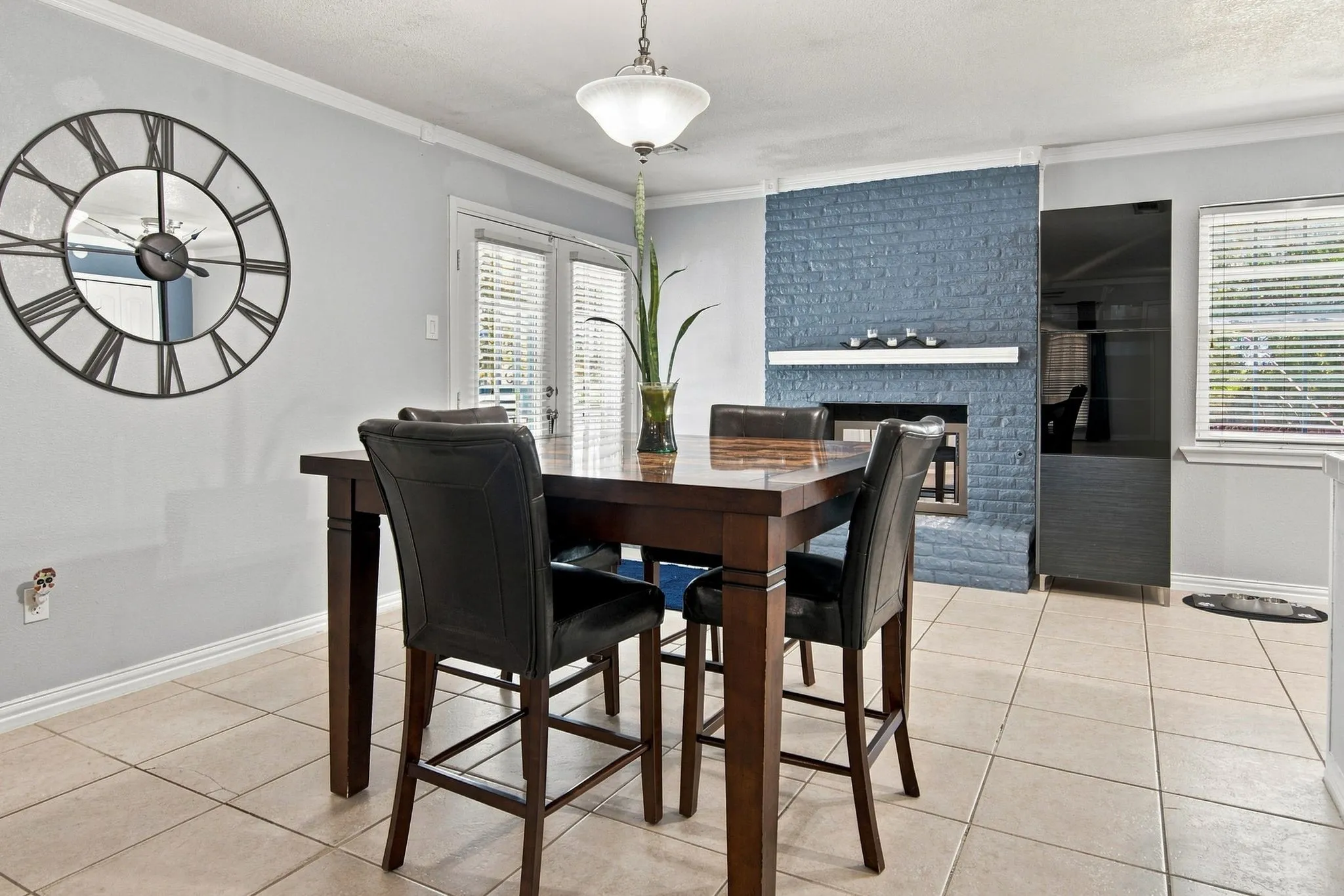Single Family Residence For Sale in Dallas County , 2420 Timberlake Drive, Irving, Texas 75062, 4 Bedroom, 2 Bathroom, 2 Garage spaces, 1,597 Sqft, built in 1964, mls#21334159, Real Estate Agent in Irving, Homes For Sale in Dallas county, Homes For Sale in Irving, Realtor in Irving Texas, Real Estate Brokerage Independent Realty Texas, Luminita Cordes Realtor